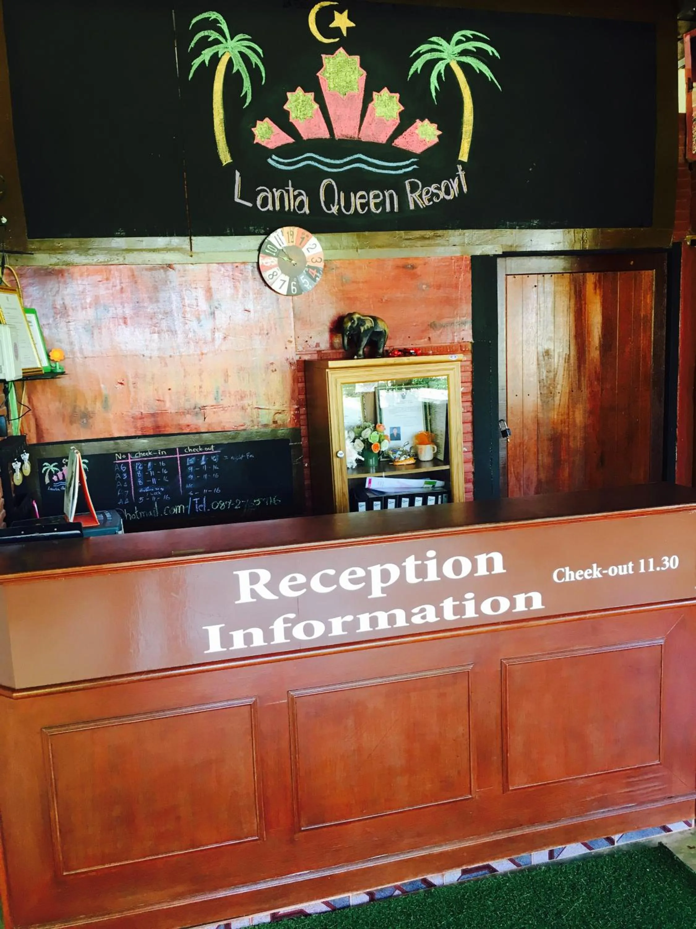 Lobby or reception in Lanta Queen Resort