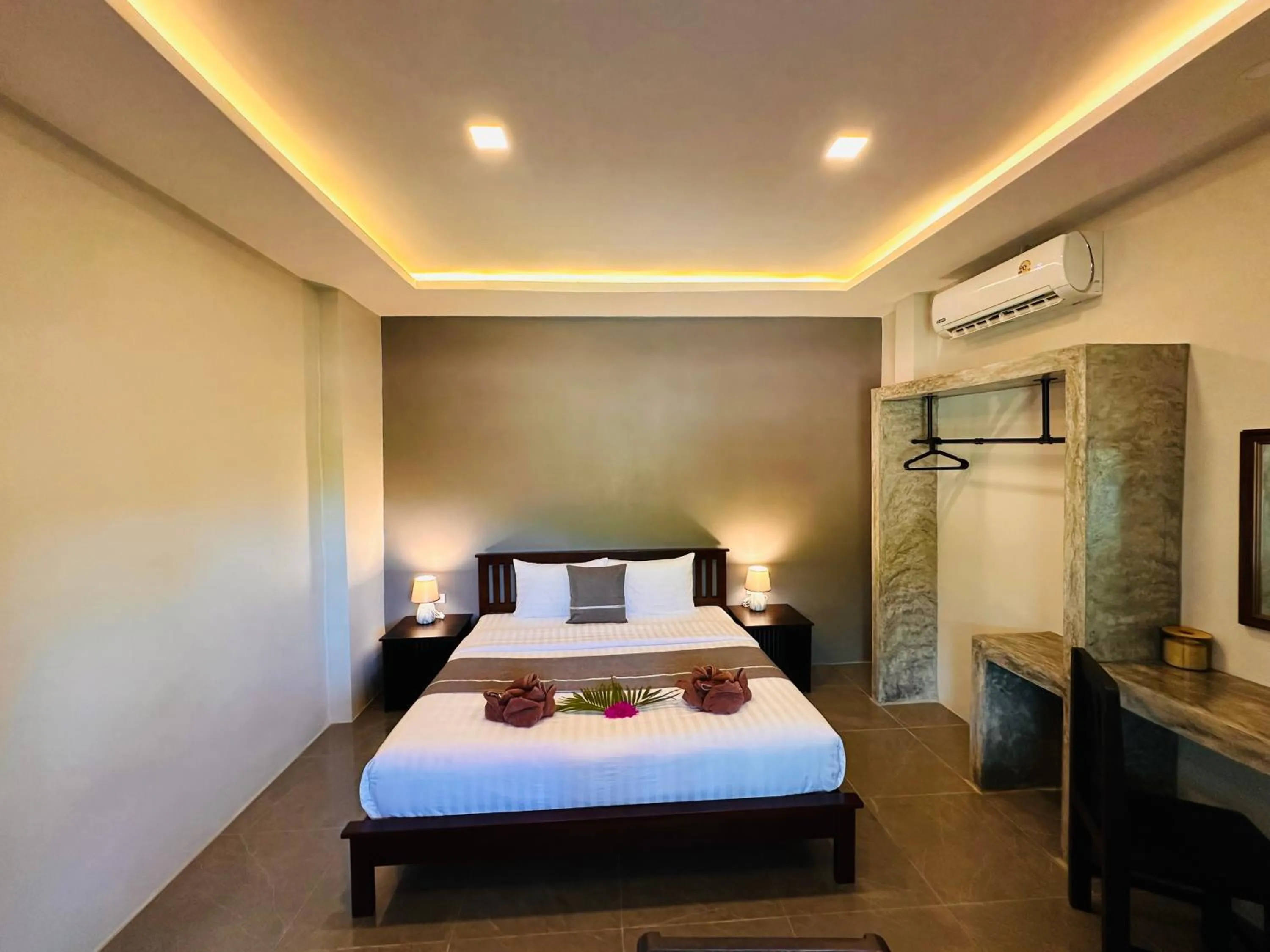 Bed in Lanta Queen Resort