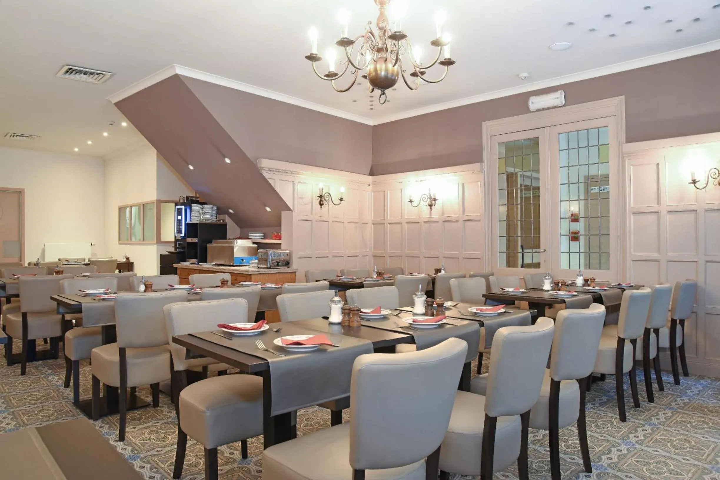 Restaurant/places to eat in Hotel Du Commerce