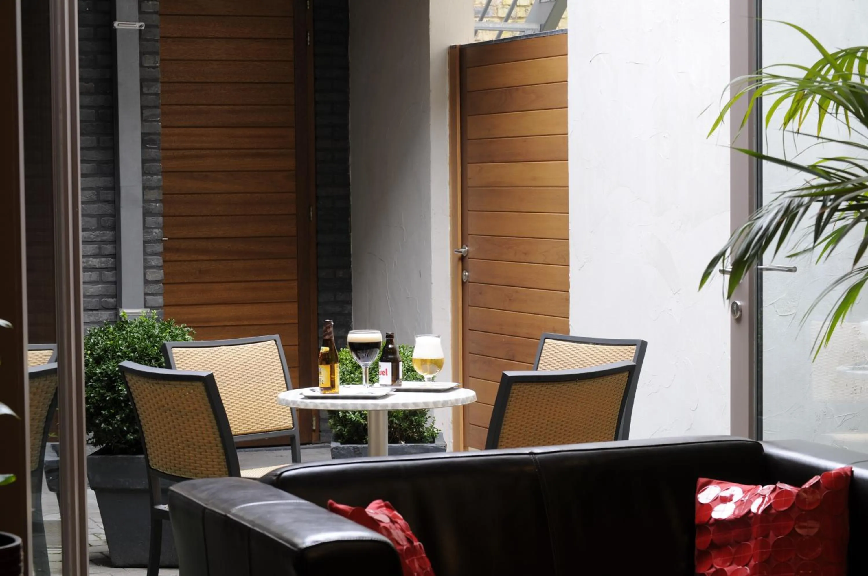 Patio in Hotel Du Commerce