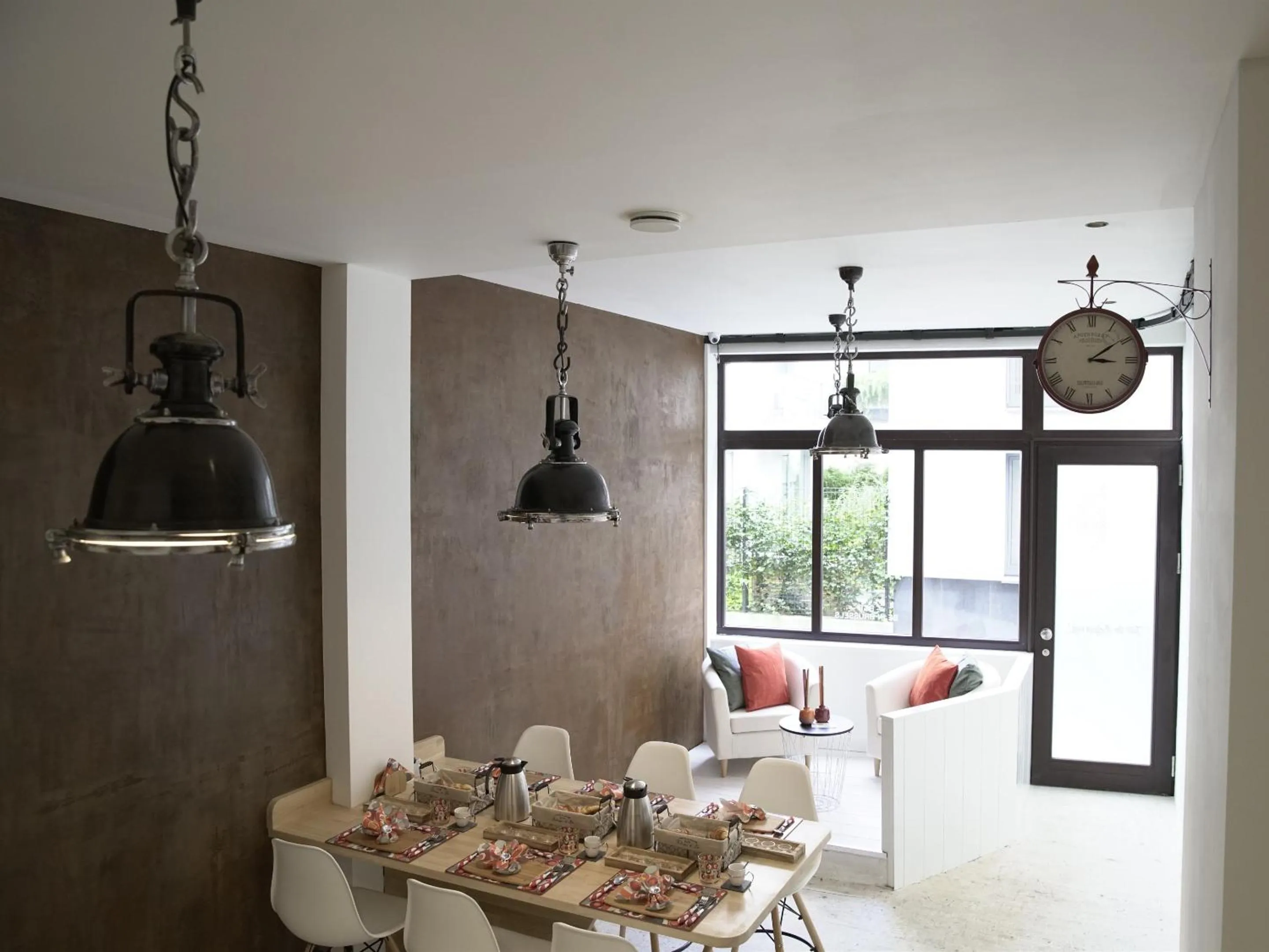 Dining area in B&B Be In Brussels