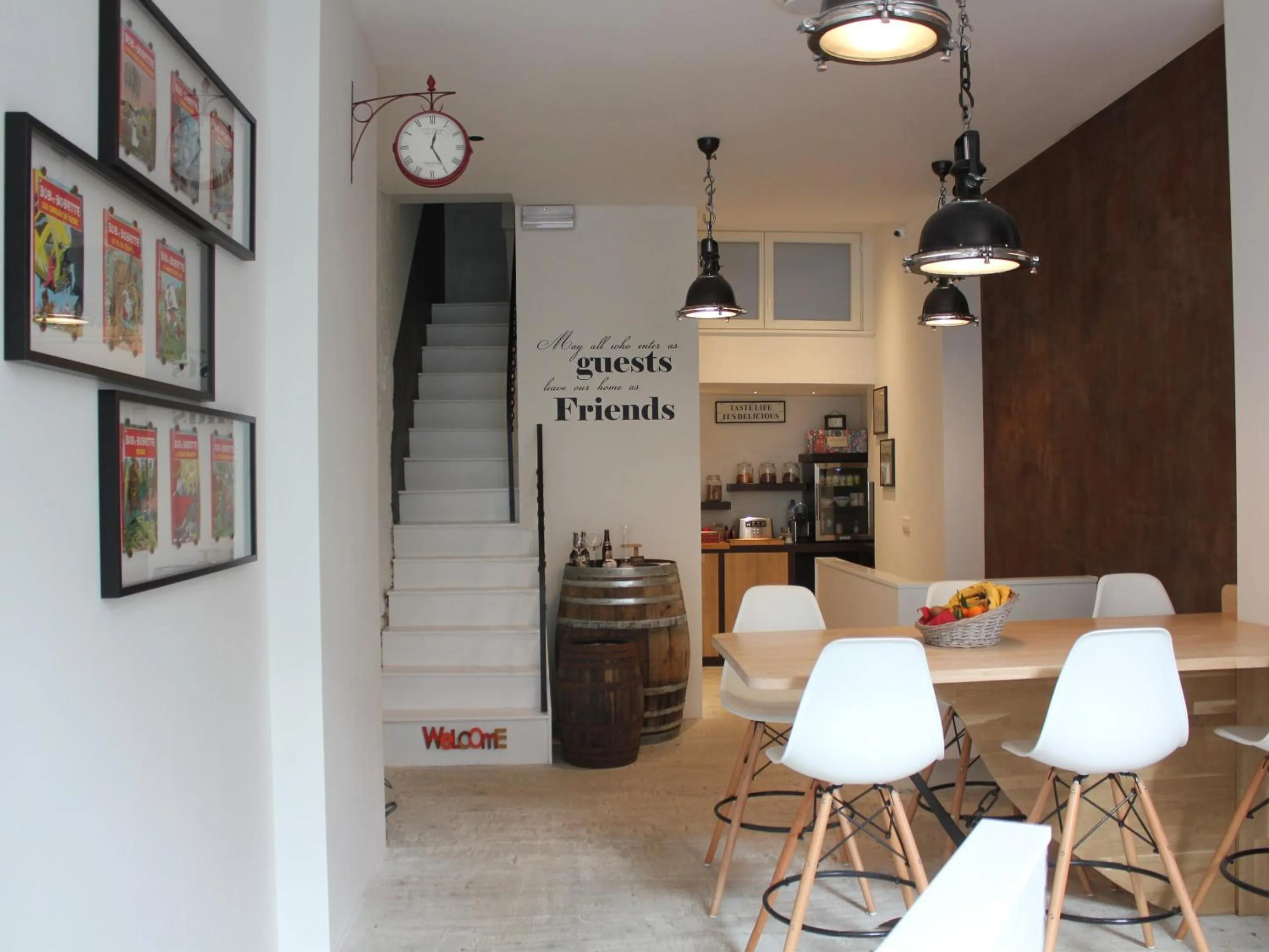 Dining area in B&B Be In Brussels