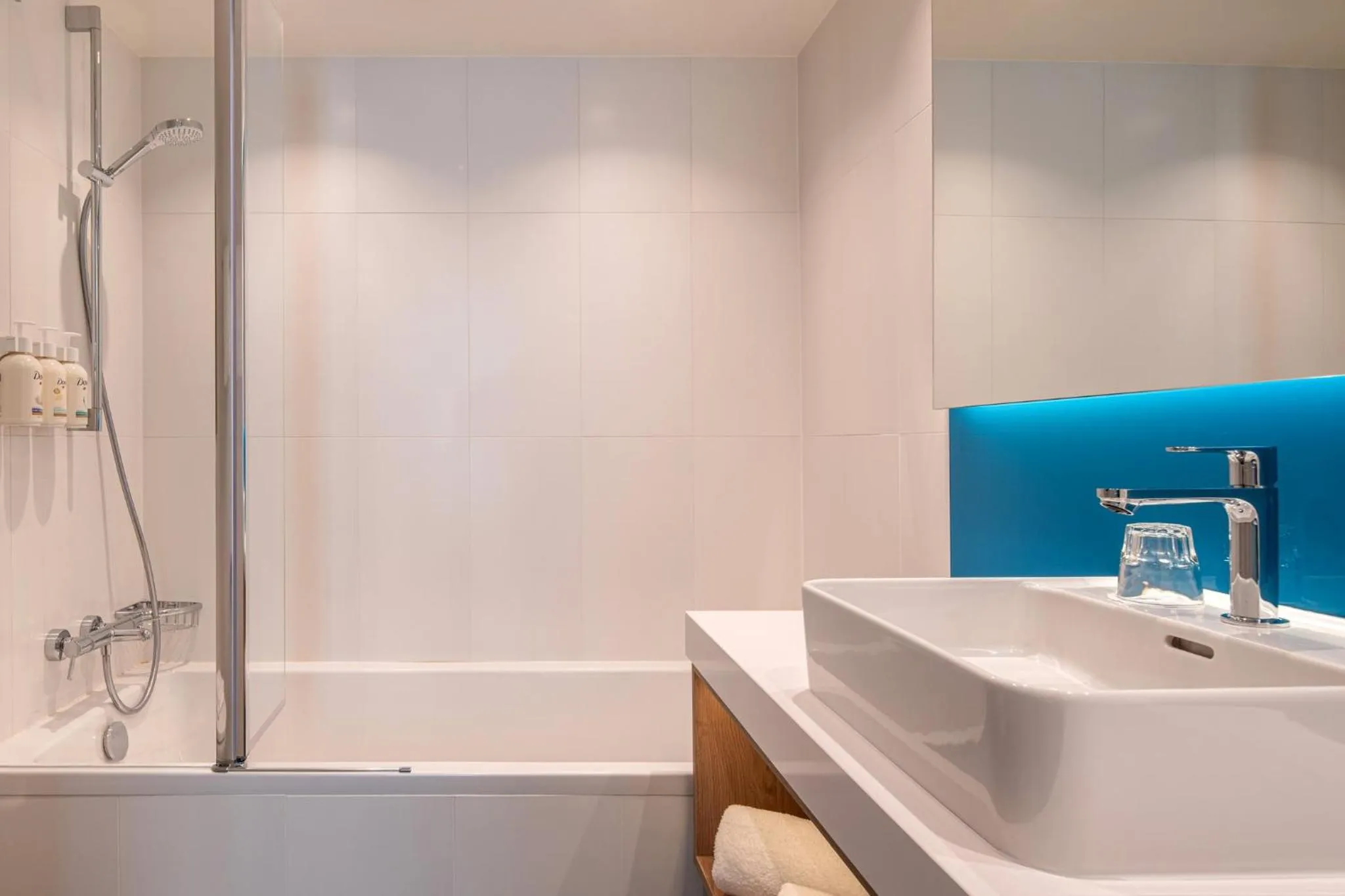 Bathroom in Holiday Inn Express & Suites Ghent by IHG