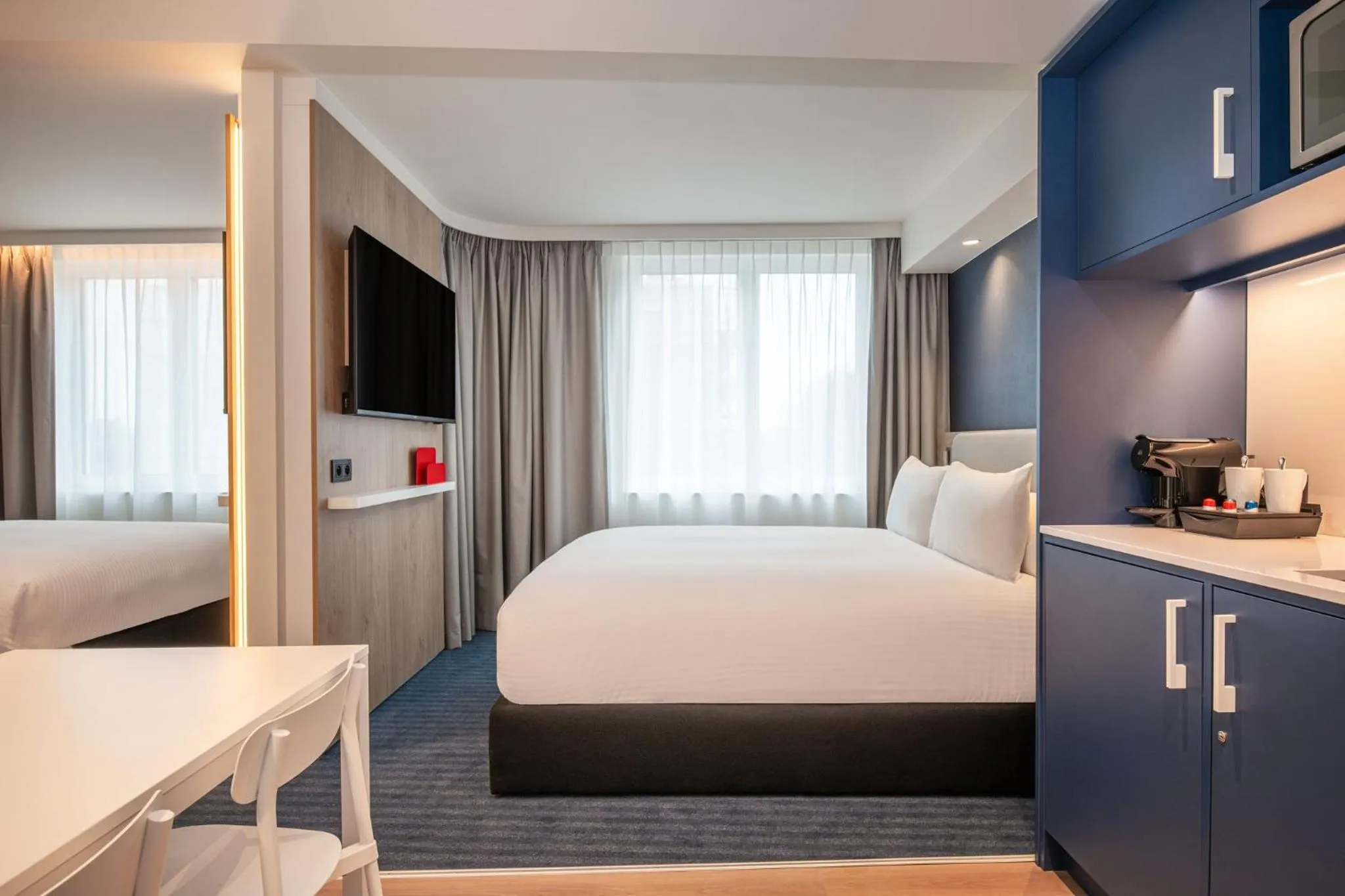 Photo of the whole room, Bed in Holiday Inn Express & Suites Ghent by IHG