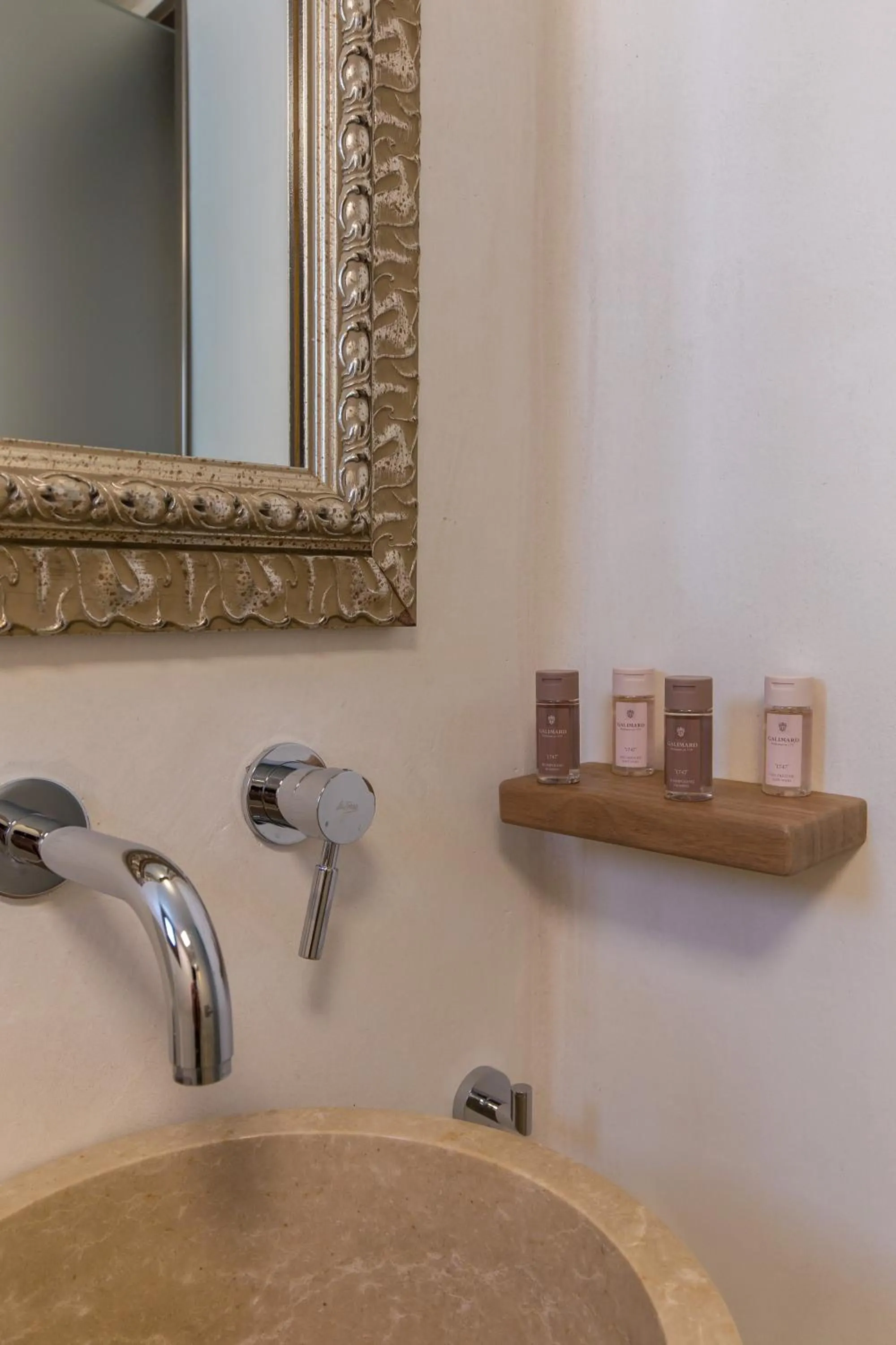 Bathroom in Anagram Hotel