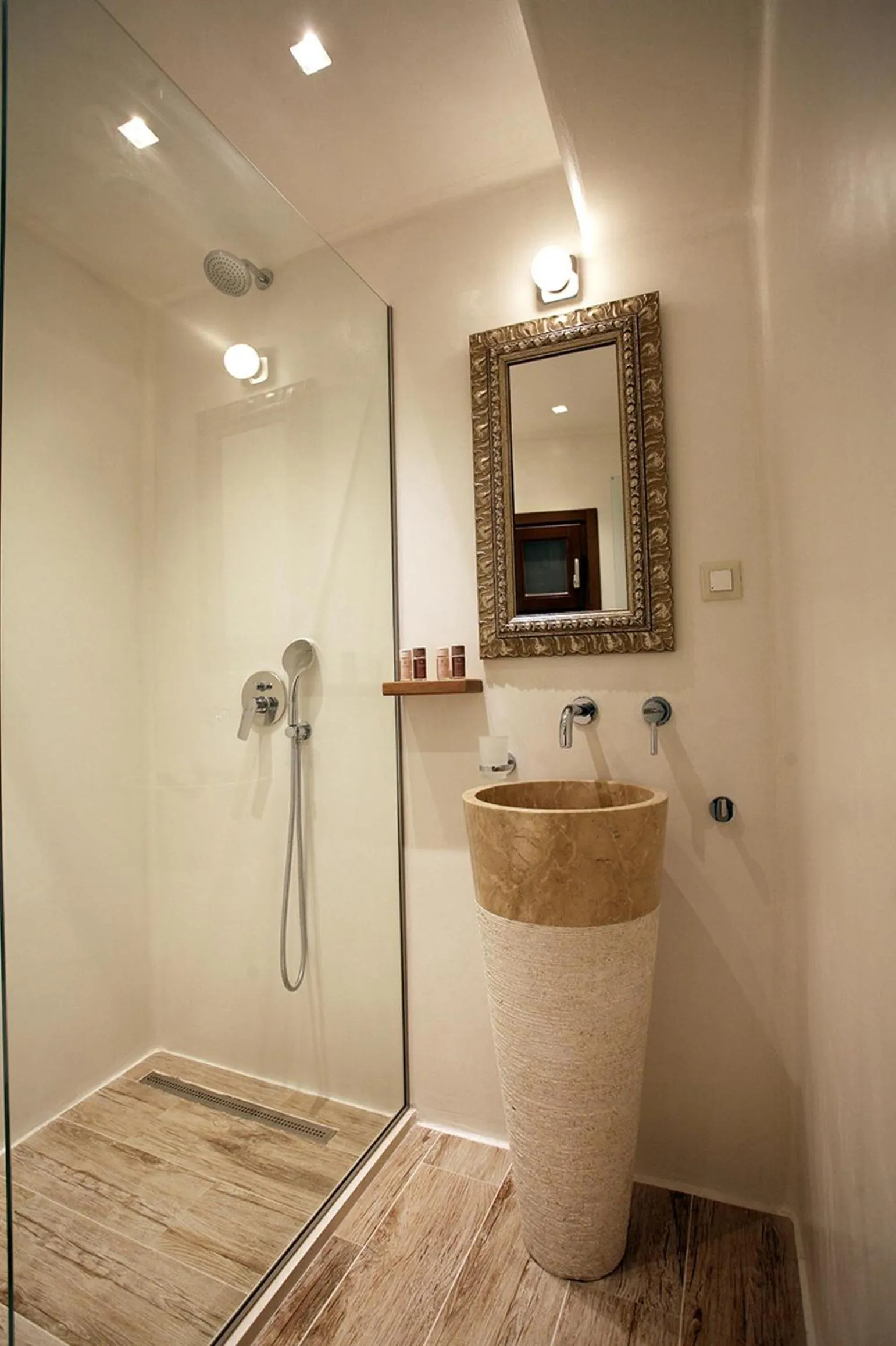 Shower in Anagram Hotel