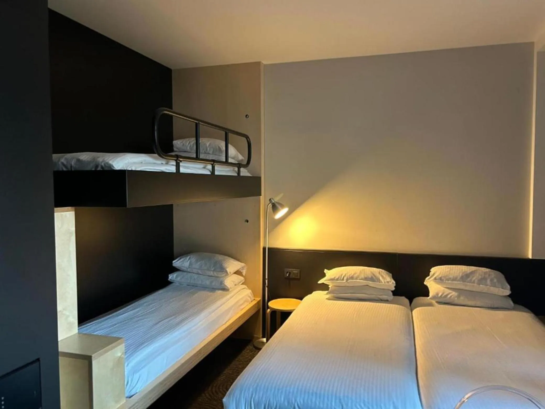 Photo of the whole room, Bed in Hotel Van Belle