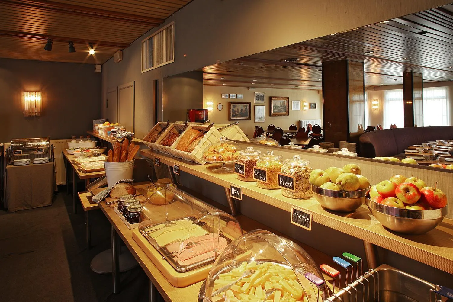 Restaurant/places to eat in Hotel Van Belle