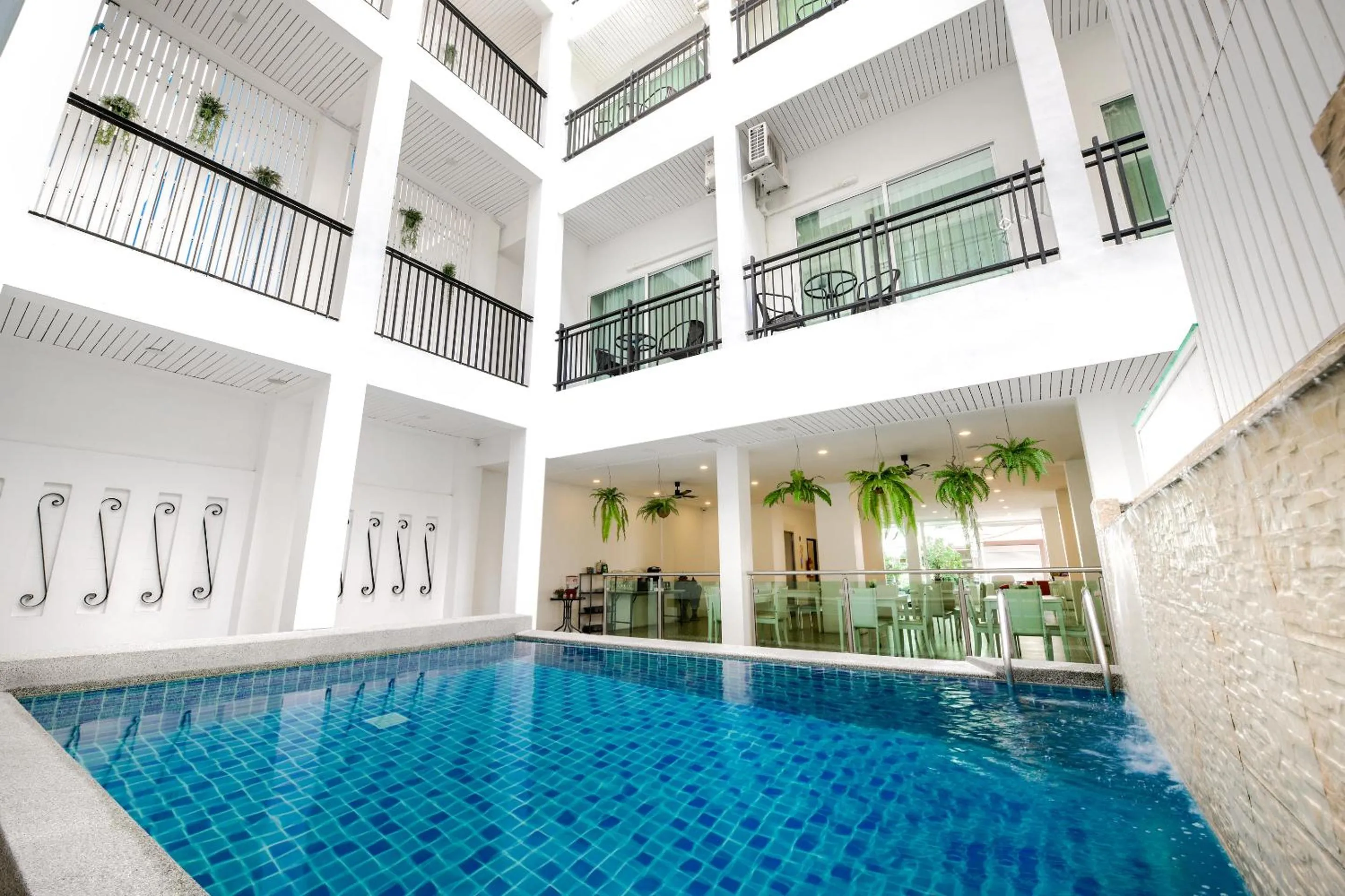 Swimming pool in Maleewan Jomtien