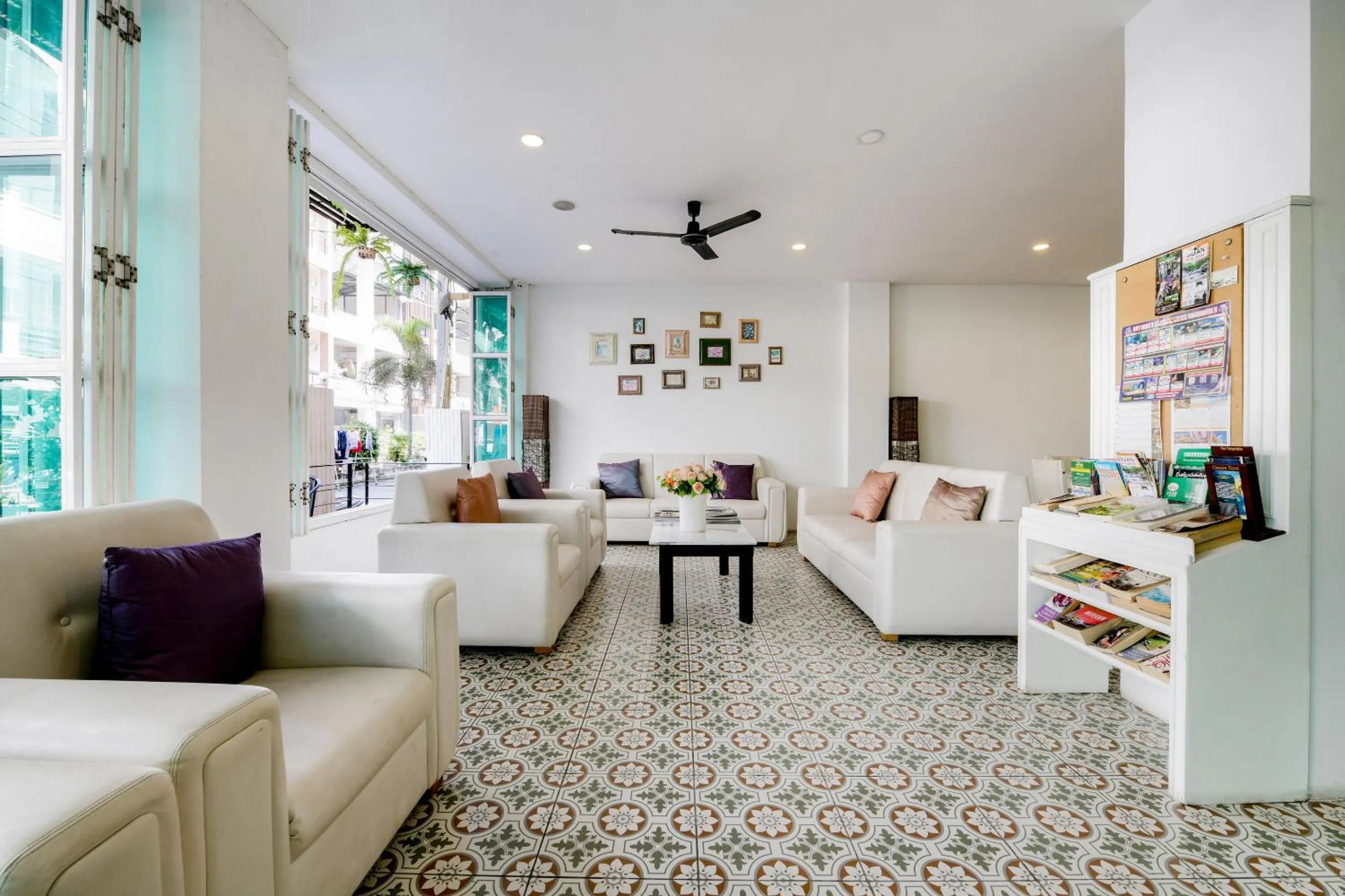 Seating area in Maleewan Jomtien