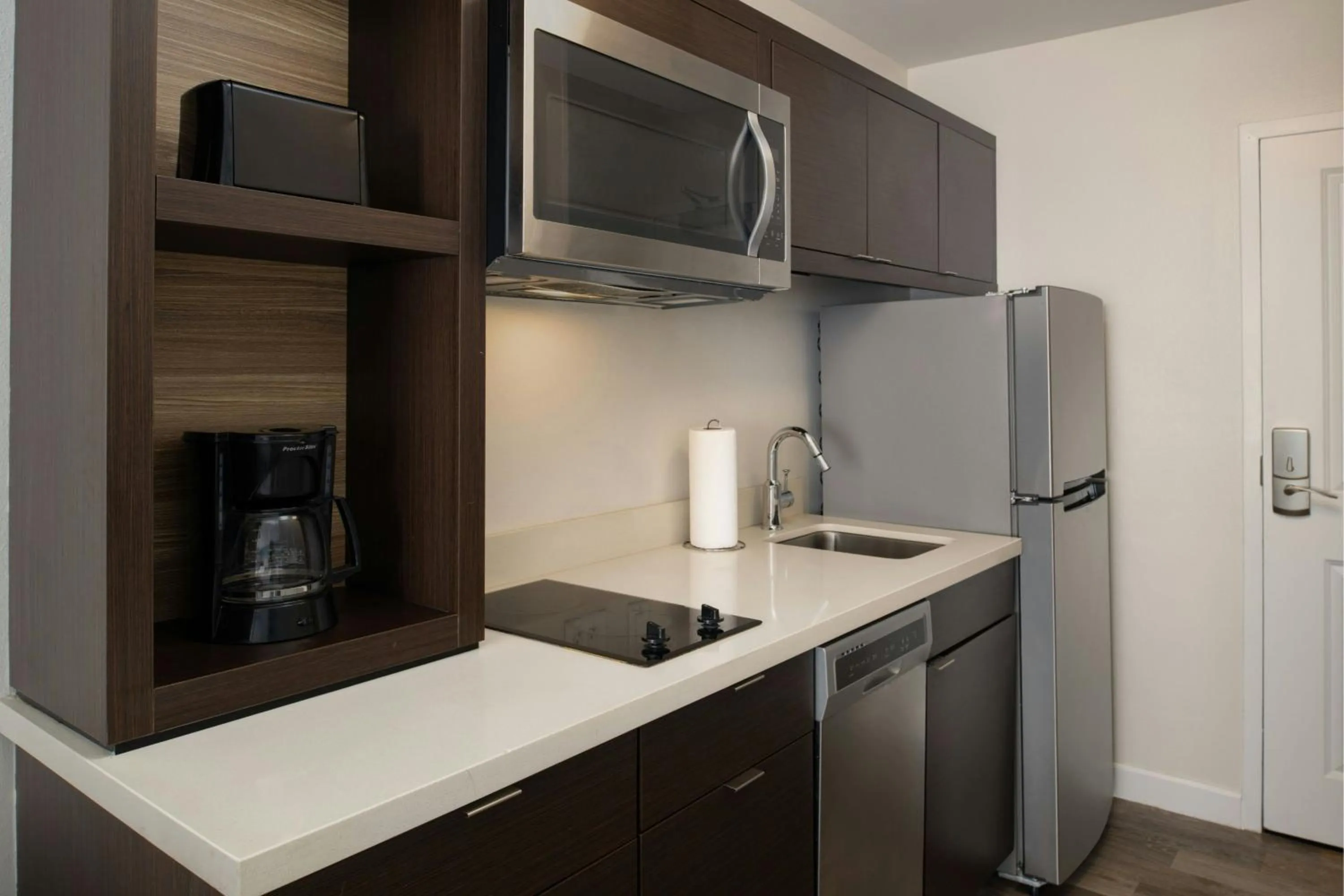 Kitchen or kitchenette in TownePlace Suites by Marriott Lakeland