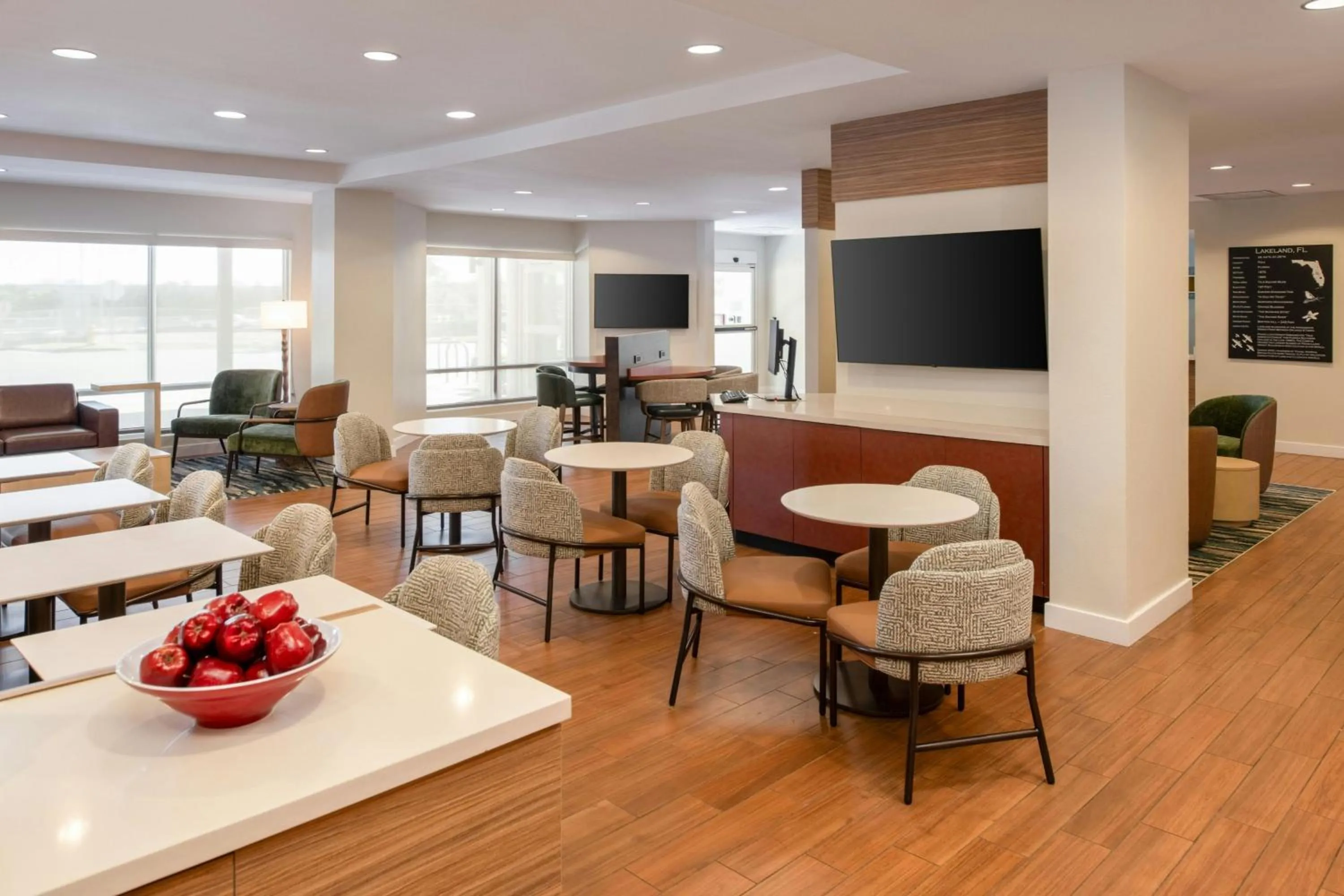 Breakfast in TownePlace Suites by Marriott Lakeland