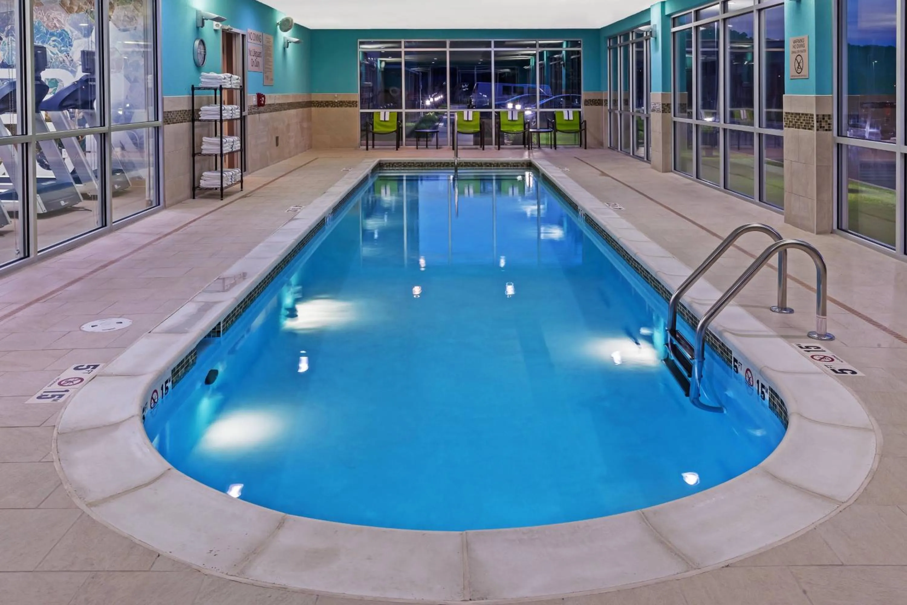 Swimming pool in SpringHill Suites by Marriott Tulsa at Tulsa Hills
