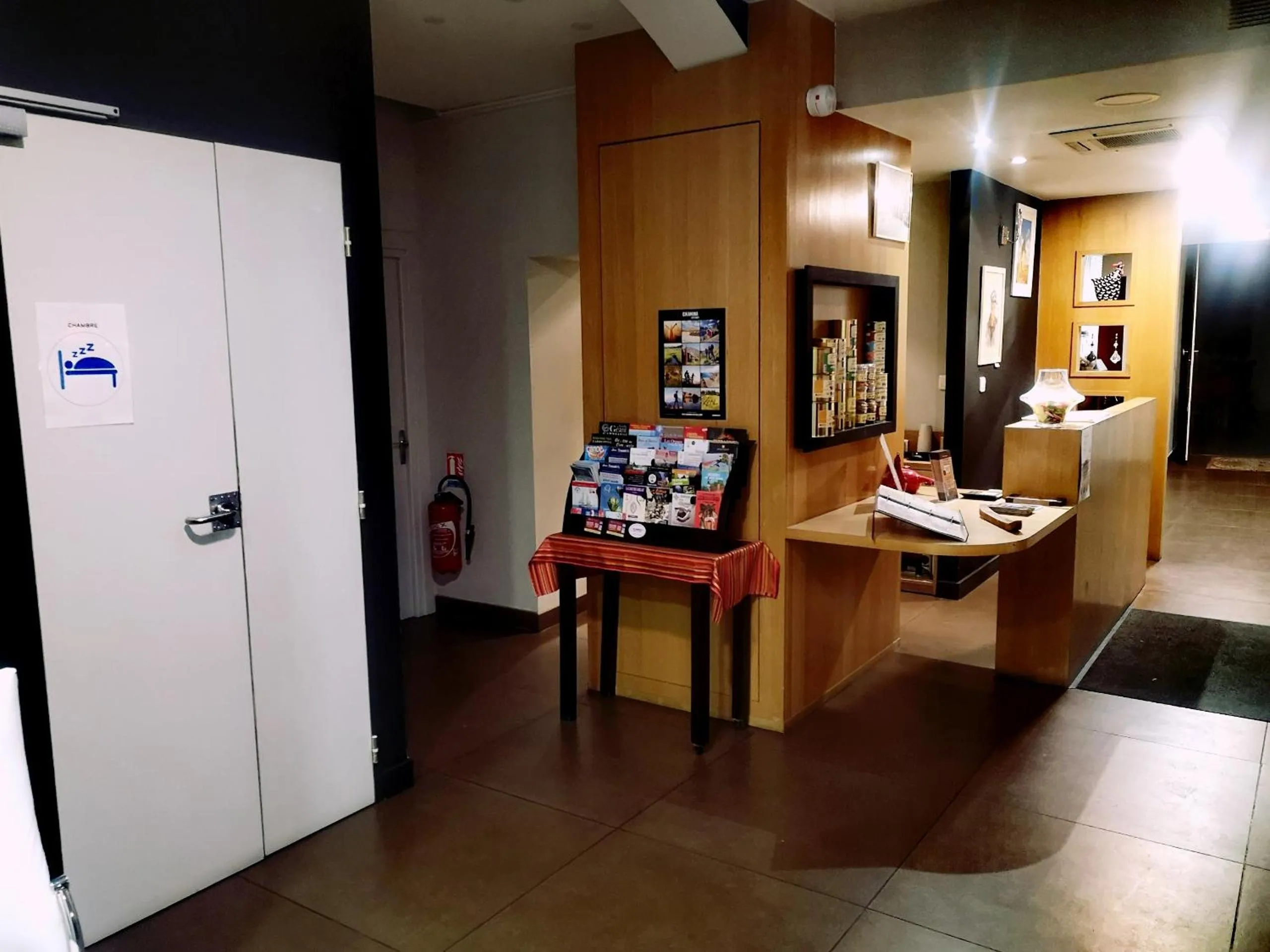 Lobby or reception in Hôtel Restaurant de France