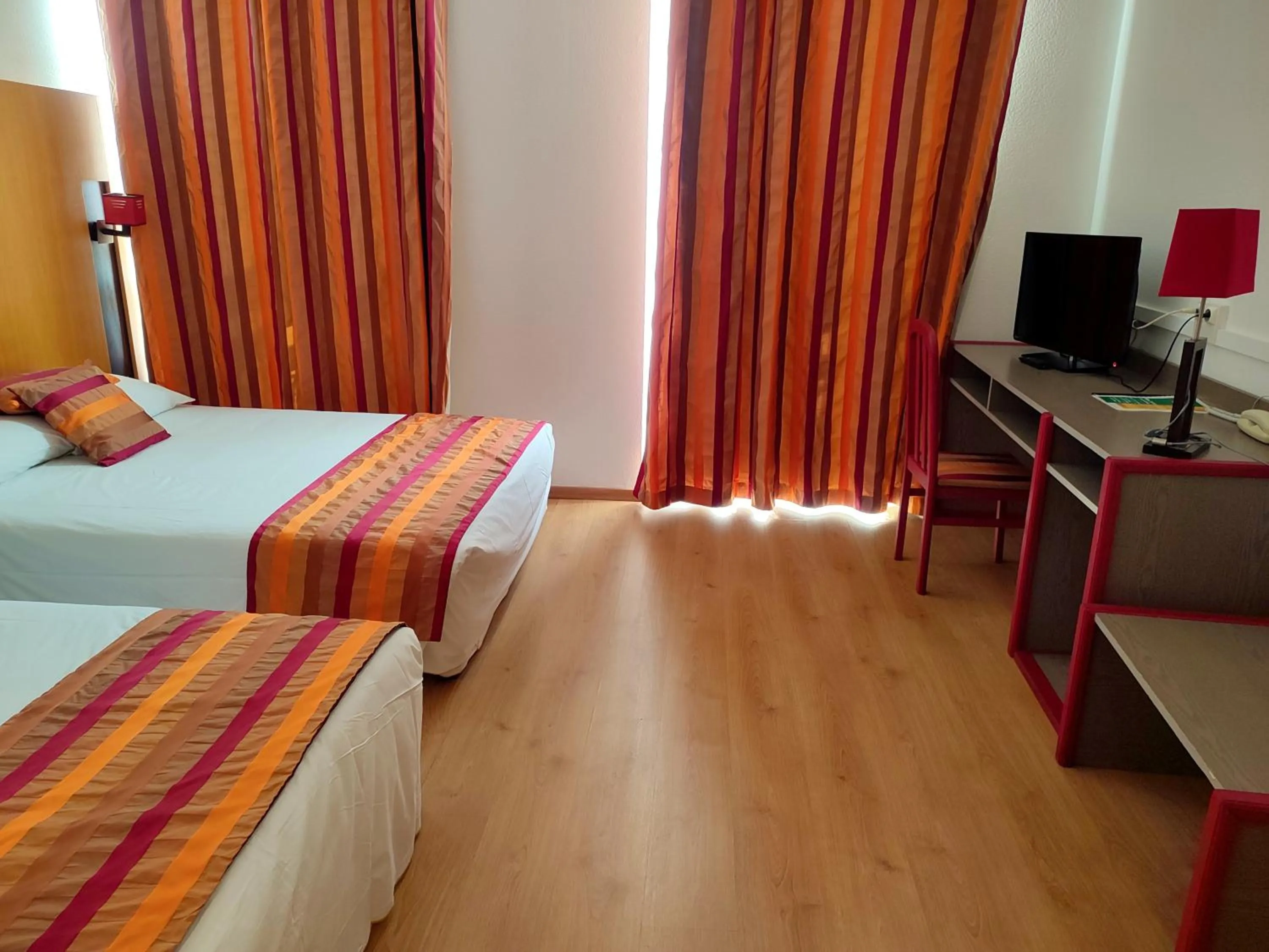 Photo of the whole room, Bed in Hôtel Restaurant de France