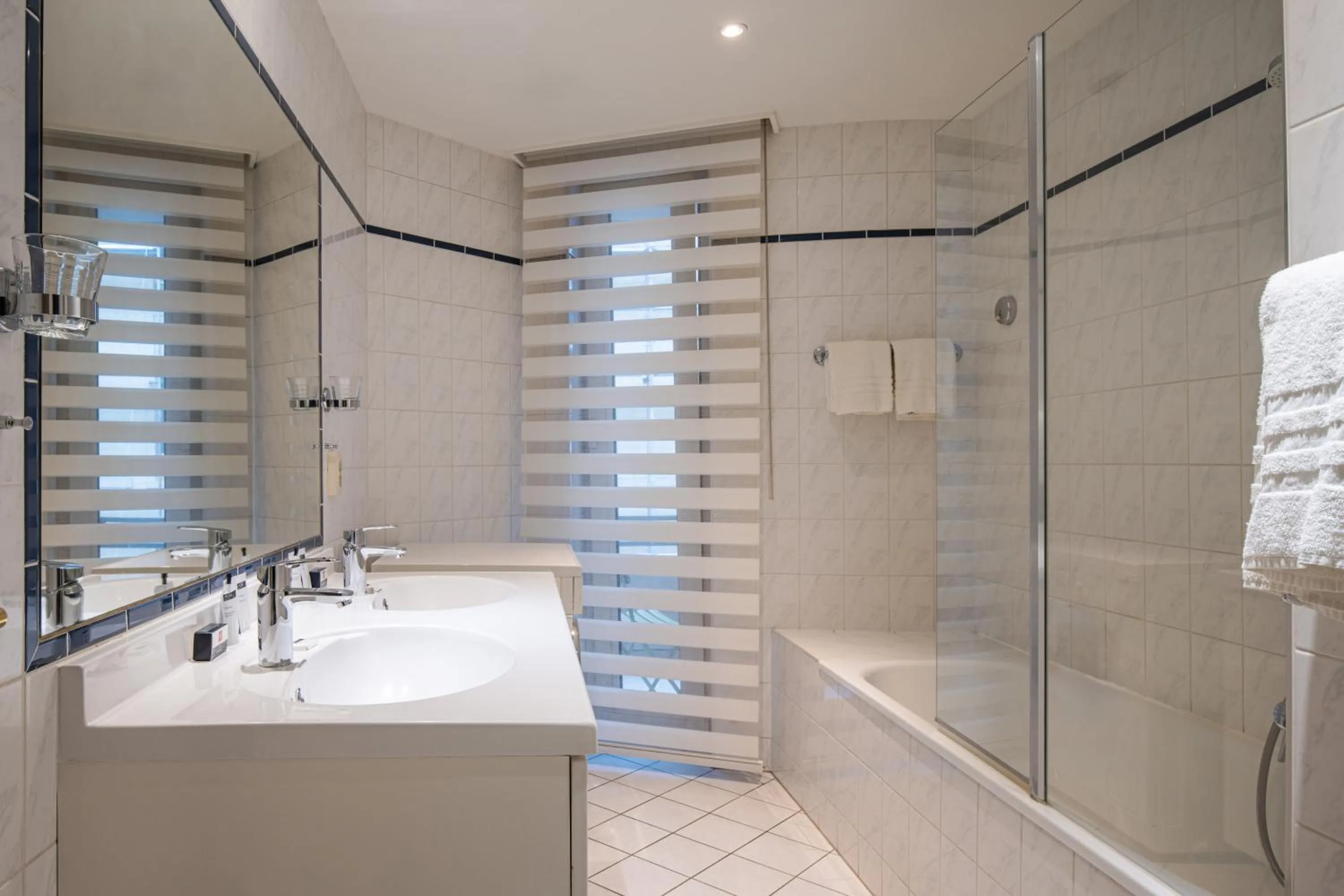 Bathroom in Thon Hotel Residence Parnasse Aparthotel