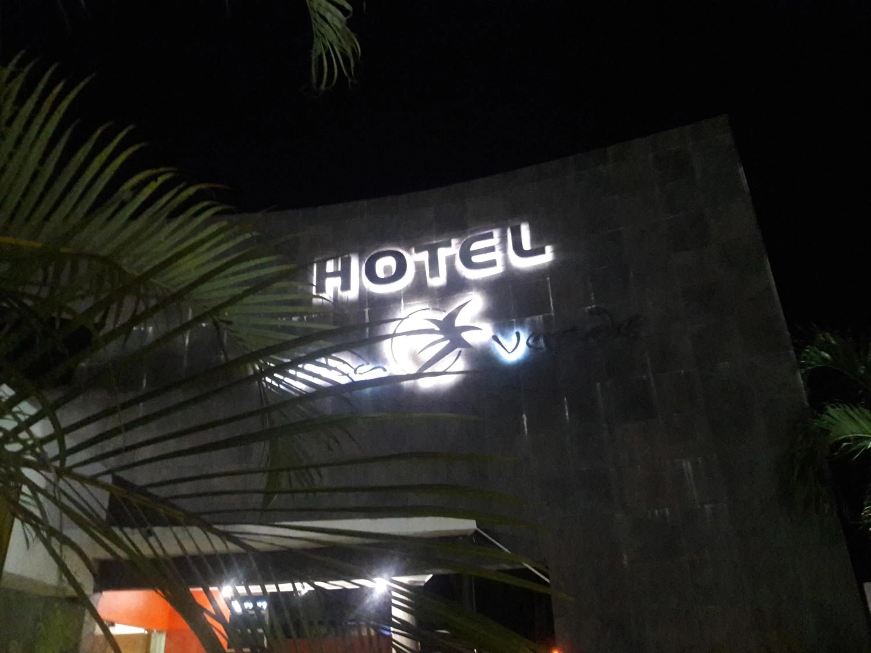 Night in Hotel Vista Verde