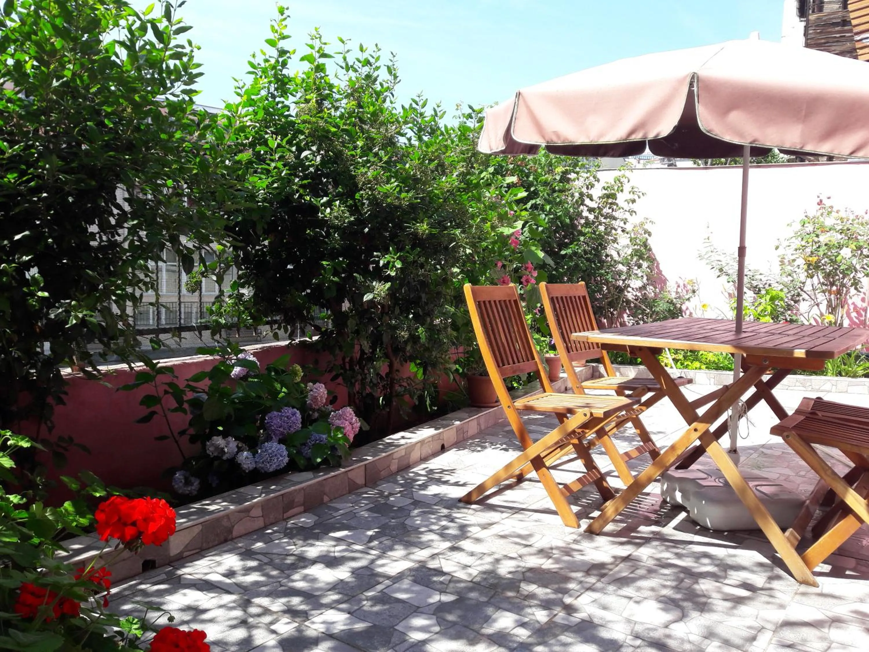 Property building in Golden Life Apart Hotel