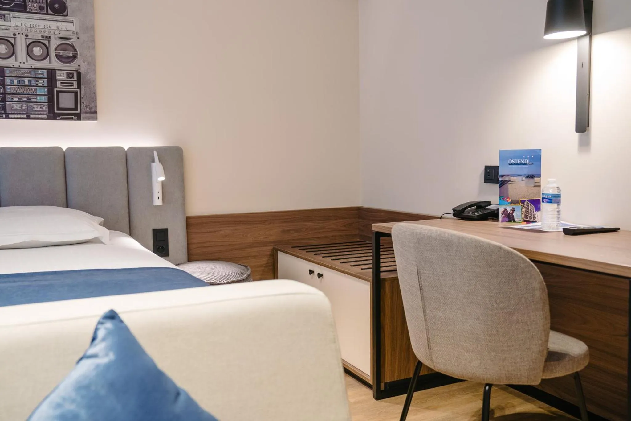 Bedroom, Bed in Ostend Hotel