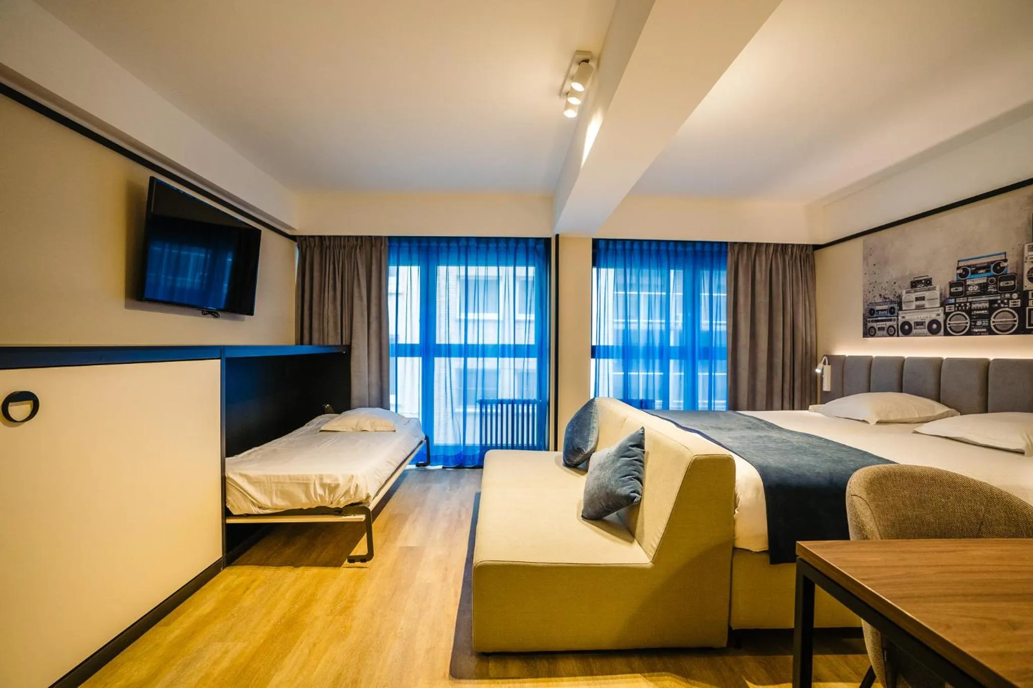 Bedroom, Bed in Ostend Hotel