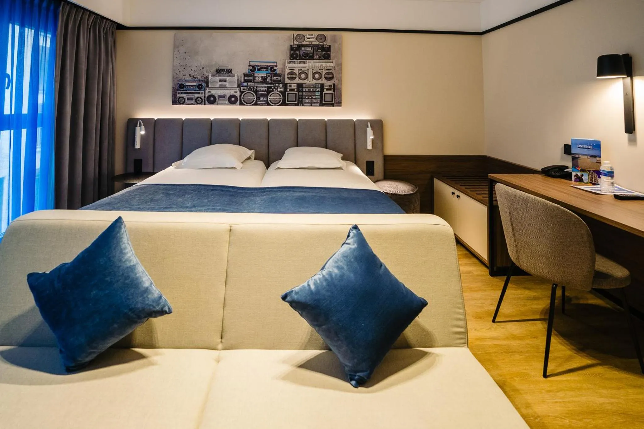 Bedroom, Bed in Ostend Hotel