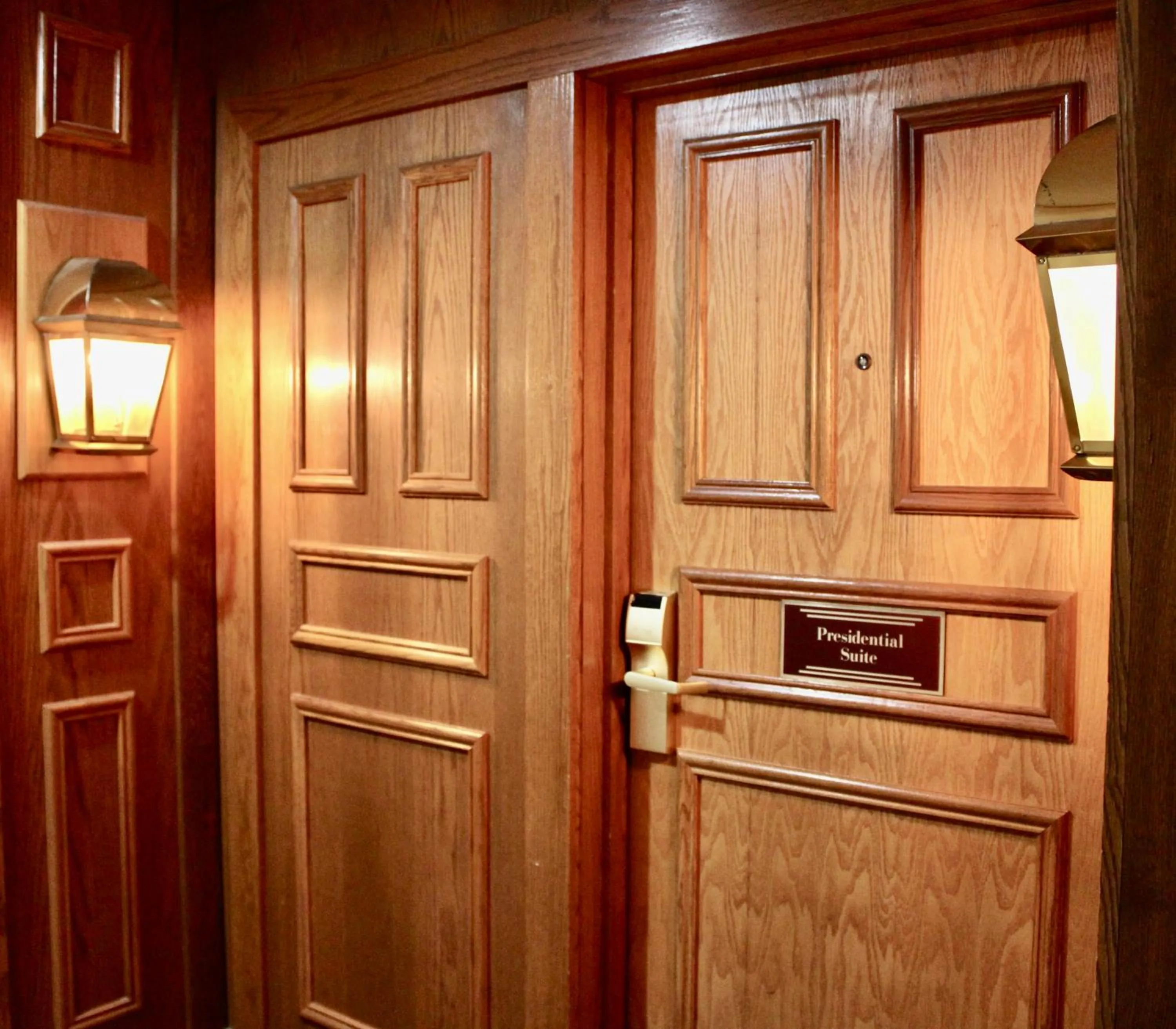 Carlton Lodge Hotel and Suites