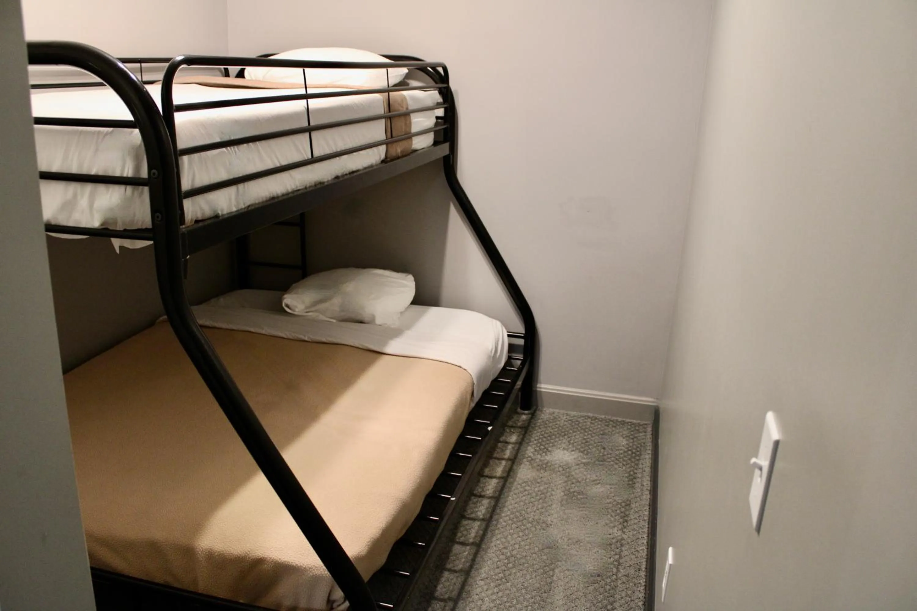 Bed in Carlton Lodge Hotel and Suites