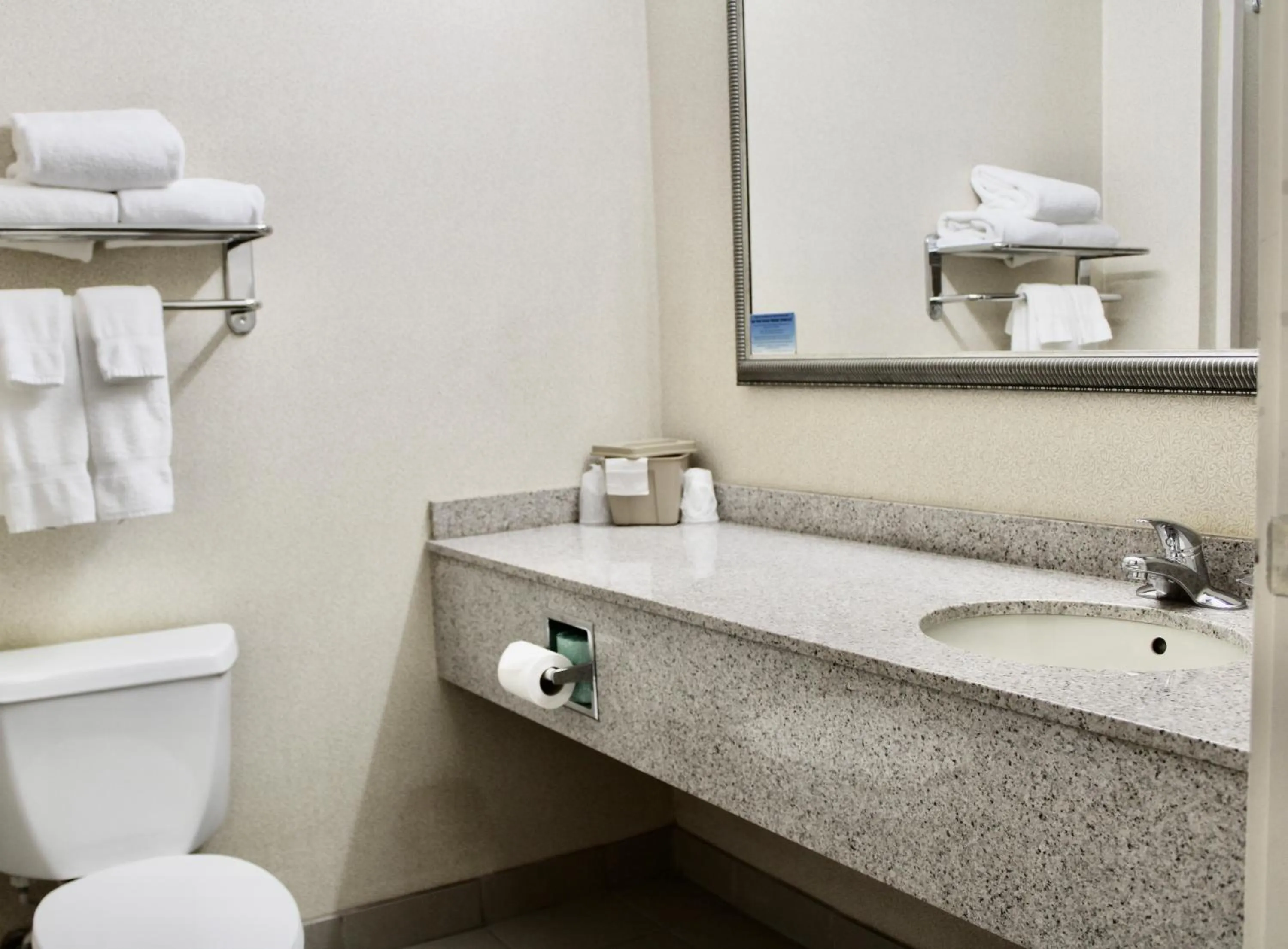 Carlton Lodge Hotel and Suites