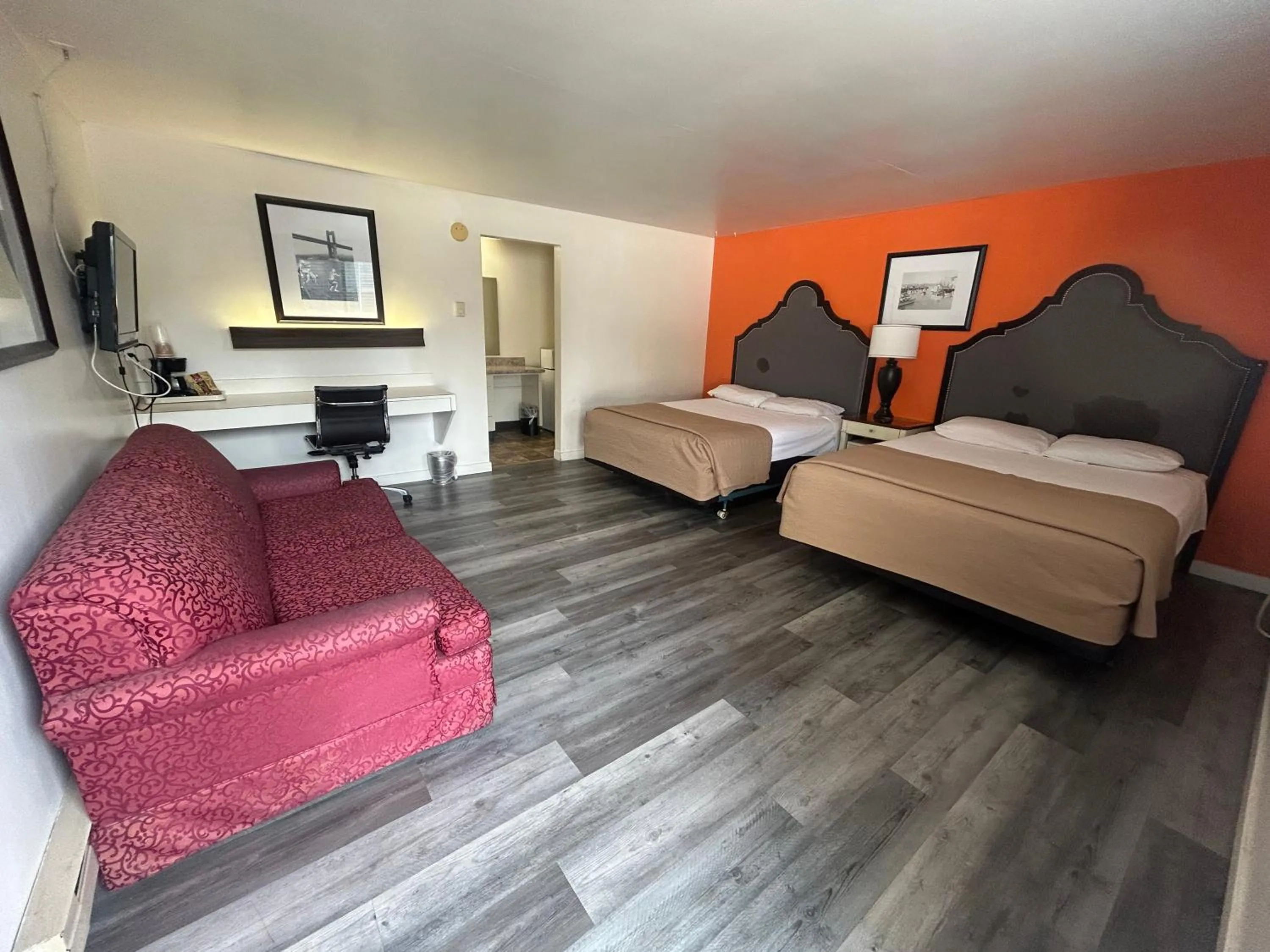 Bedroom, Bed in Capri Motel By Belvilla Walla Walla US 12