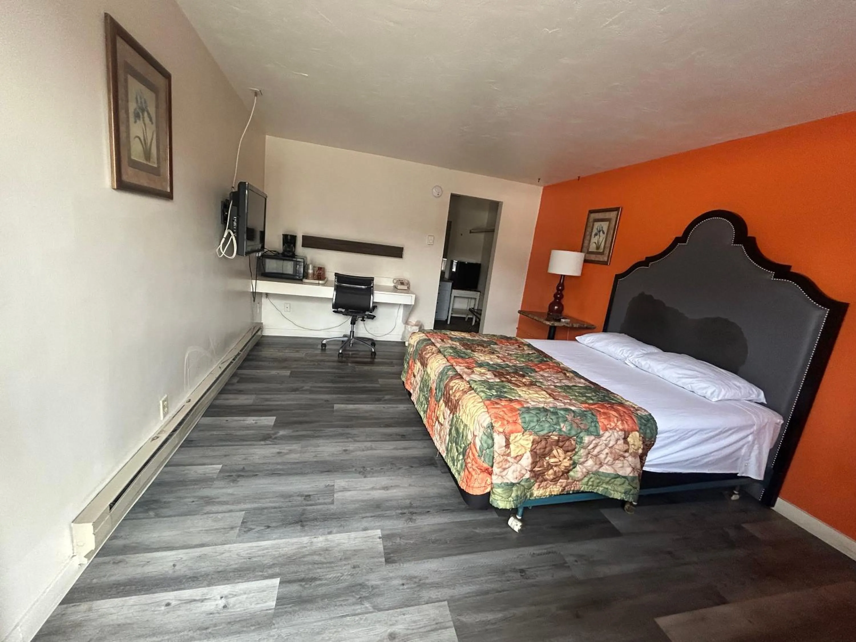 Bedroom, Bed in Capri Motel By Belvilla Walla Walla US 12