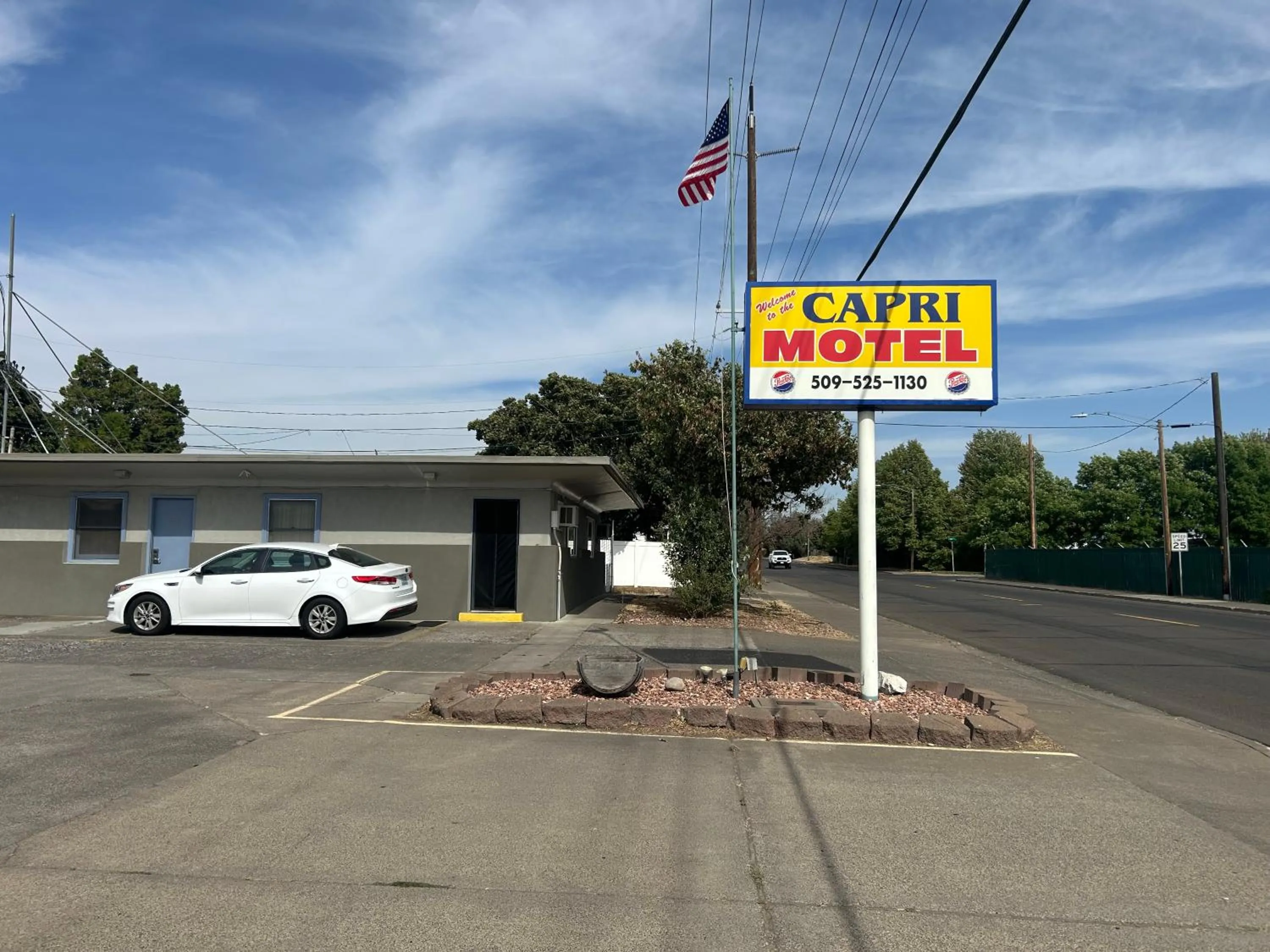 Facade/entrance in Capri Motel By Belvilla Walla Walla US 12