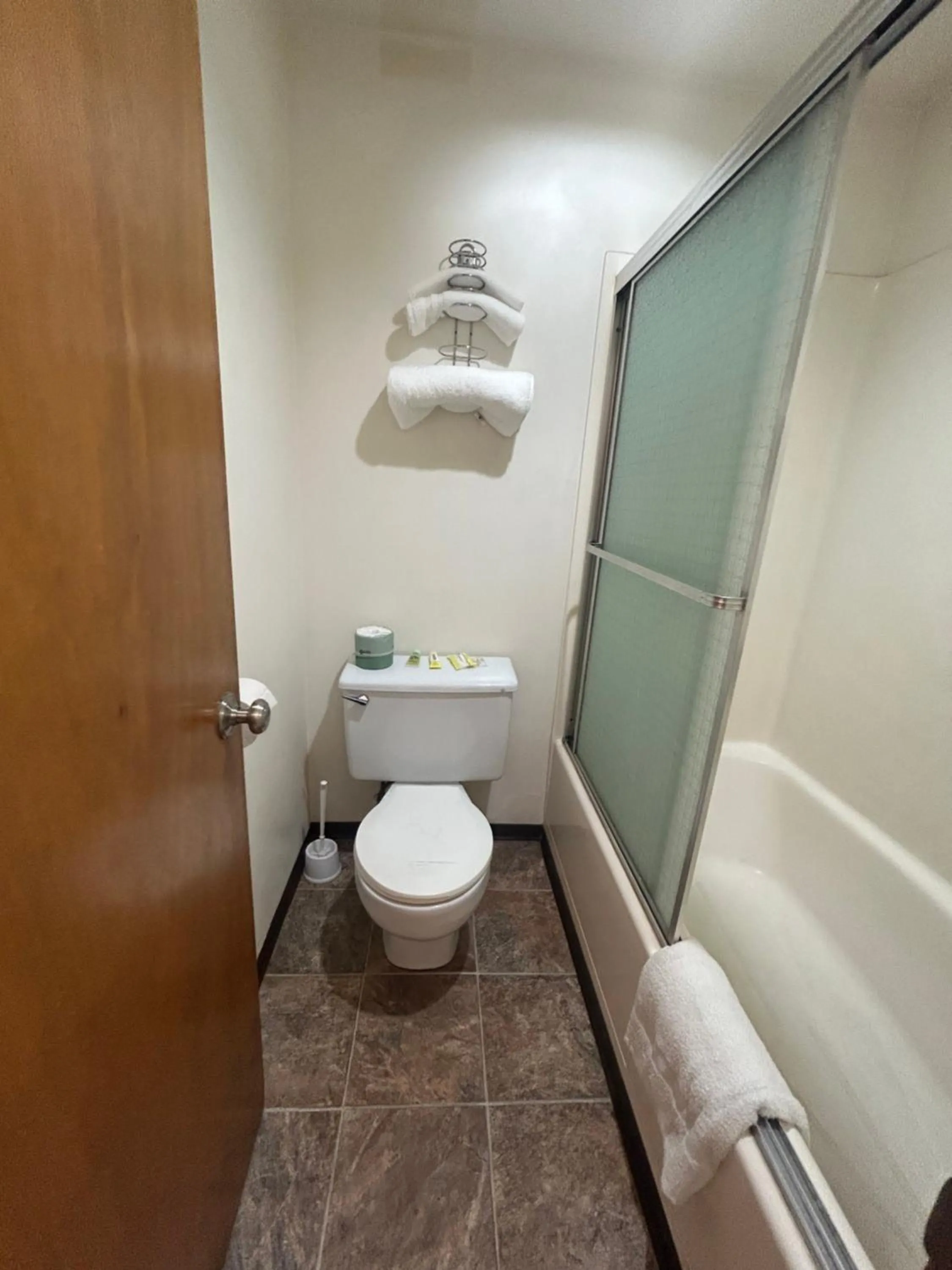 Bathroom in Capri Motel By Belvilla Walla Walla US 12