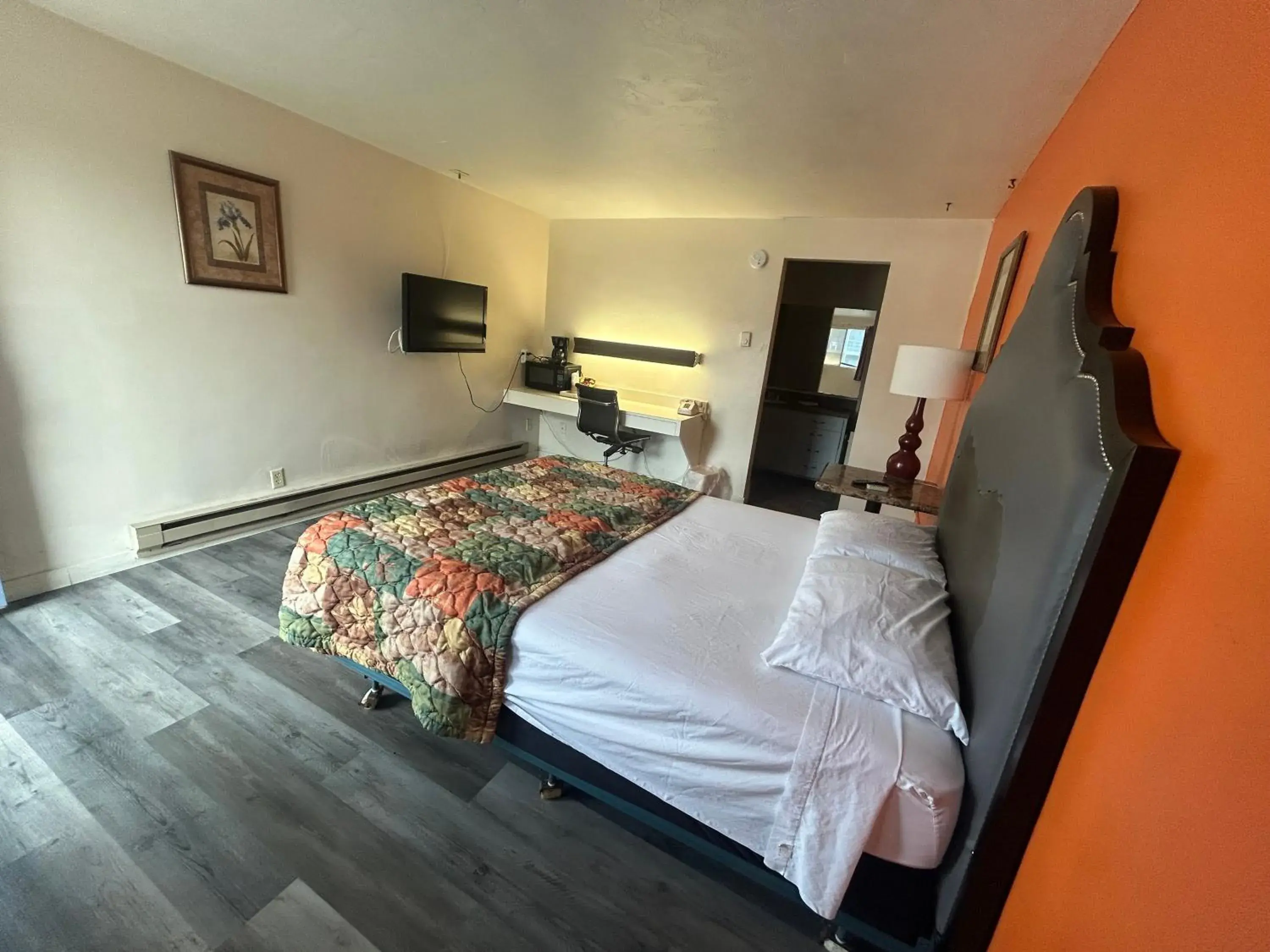 Queen Bed Smoking in Capri Motel By Belvilla Walla Walla US 12 Queen Bed Smoking in Capri Motel By Belvilla Walla Walla US 12