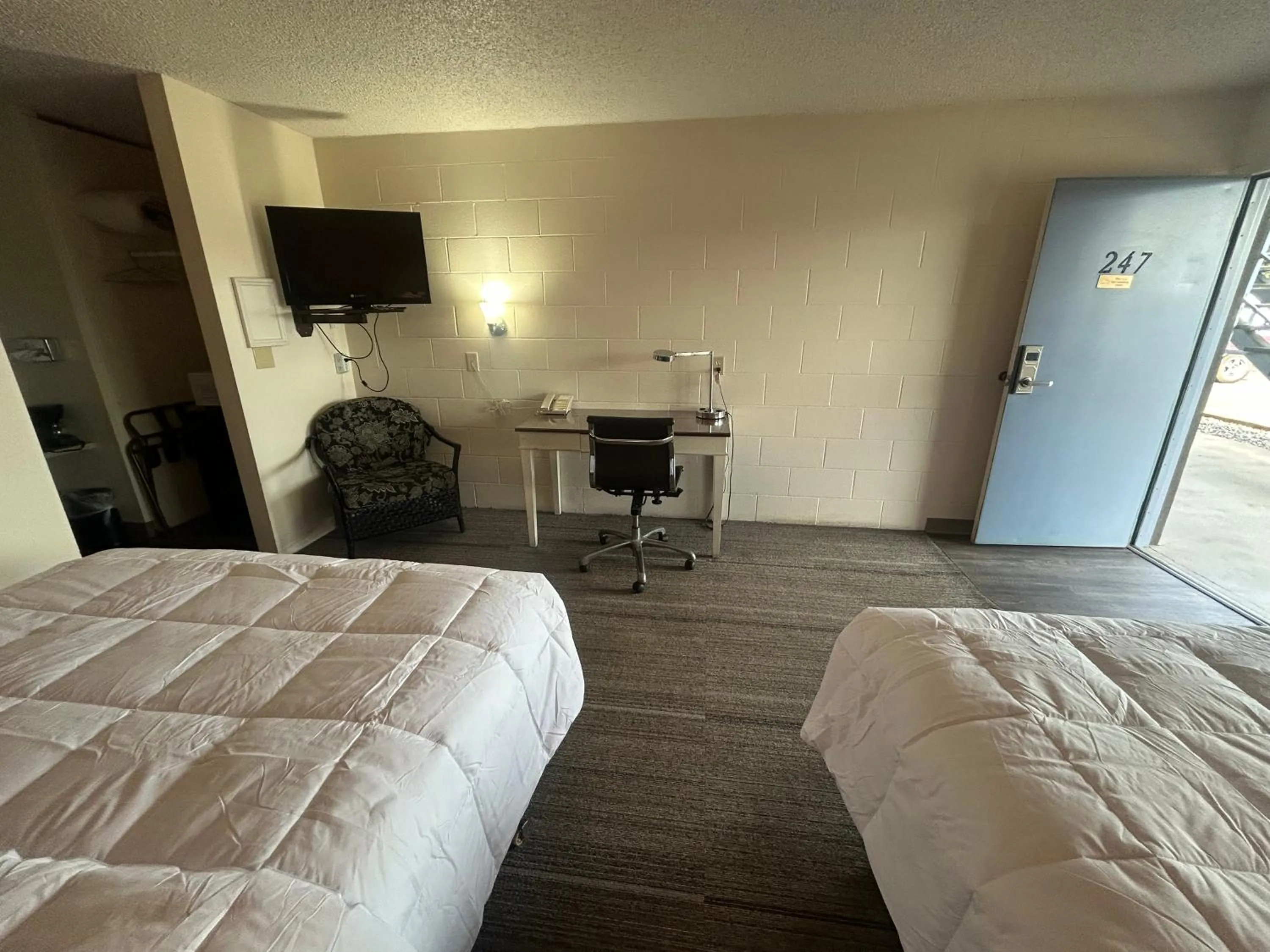 Bedroom, Bed in Capri Motel By Belvilla Walla Walla US 12