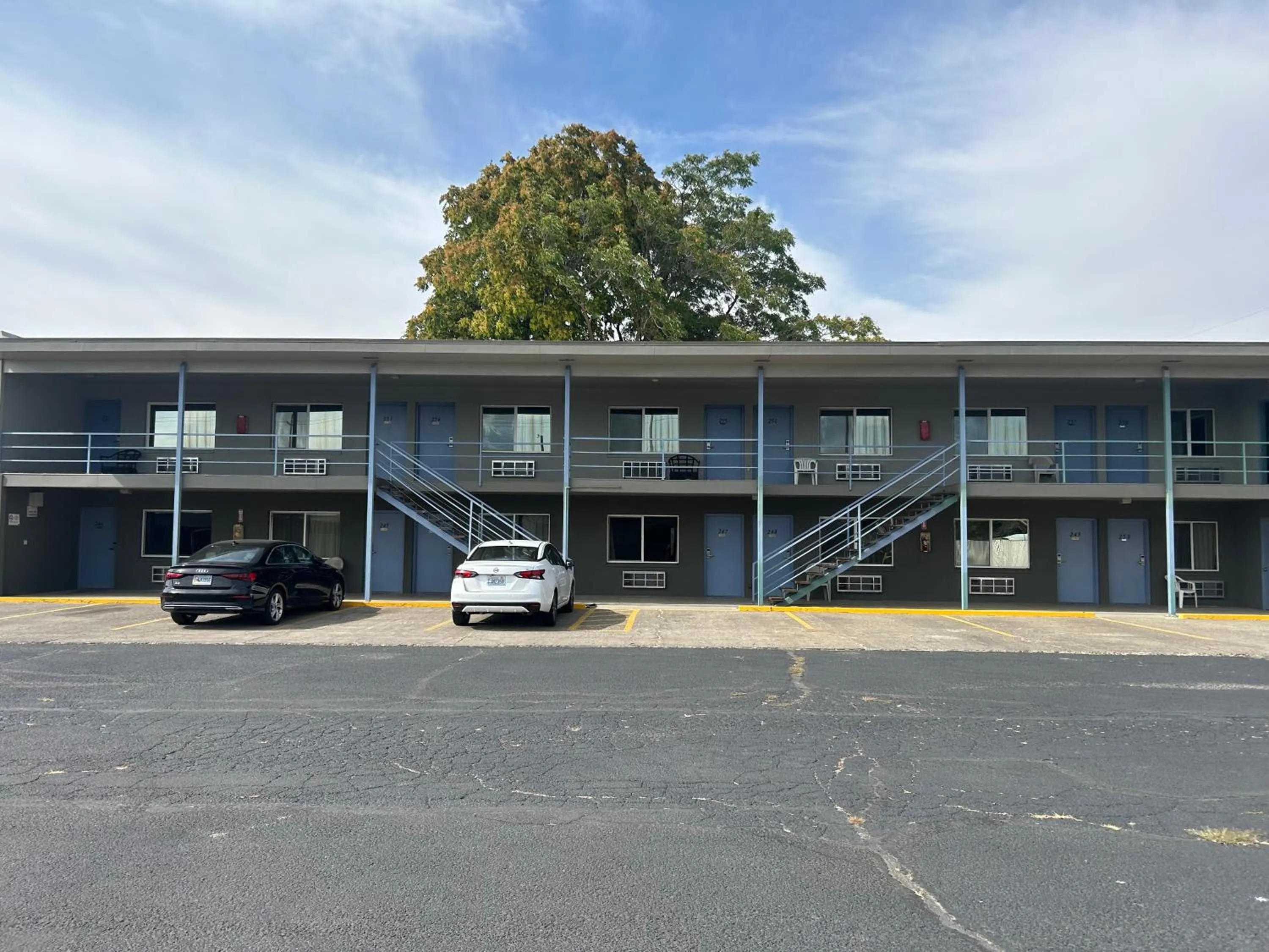 Parking in Capri Motel By Belvilla Walla Walla US 12