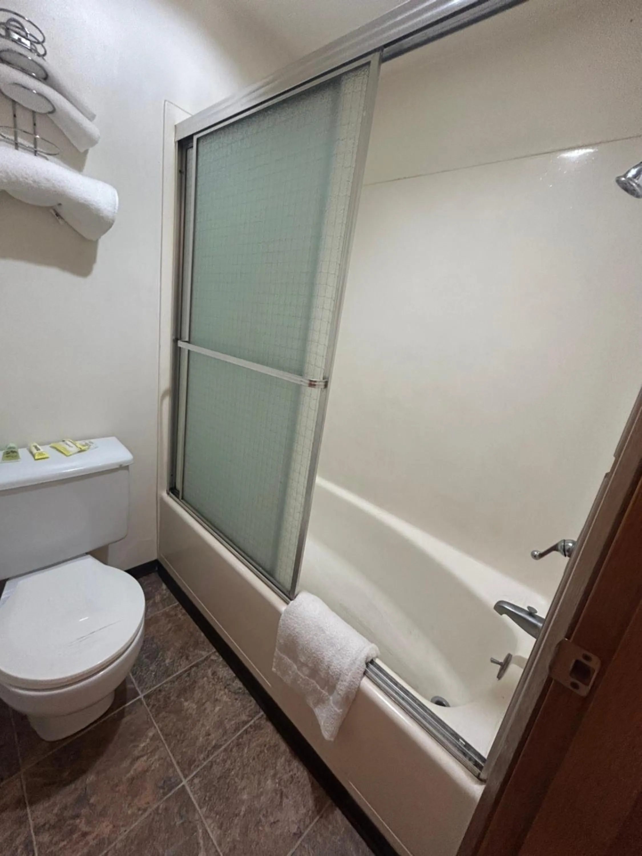 Bathroom in Capri Motel By Belvilla Walla Walla US 12