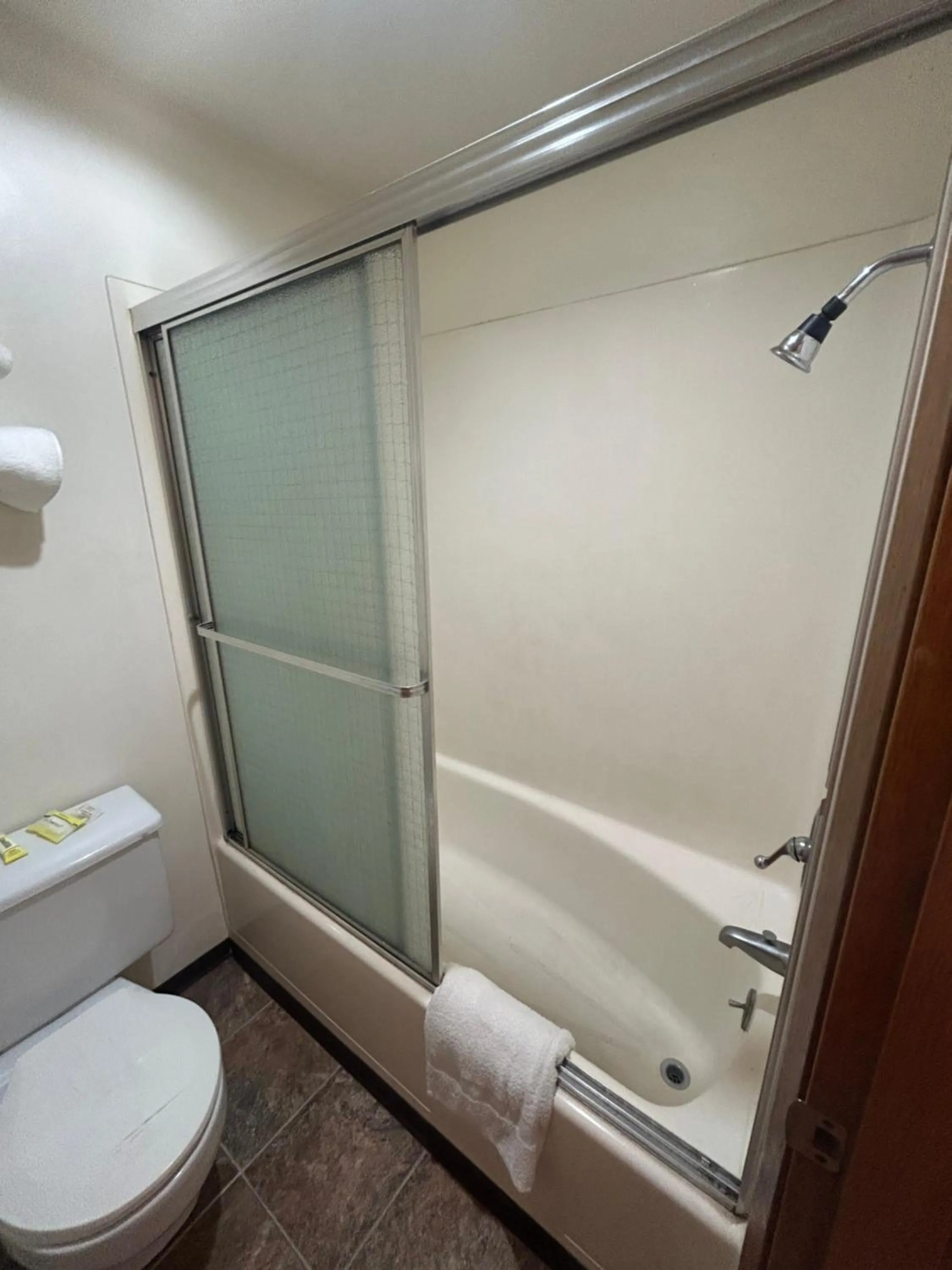 Bathroom in Capri Motel By Belvilla Walla Walla US 12