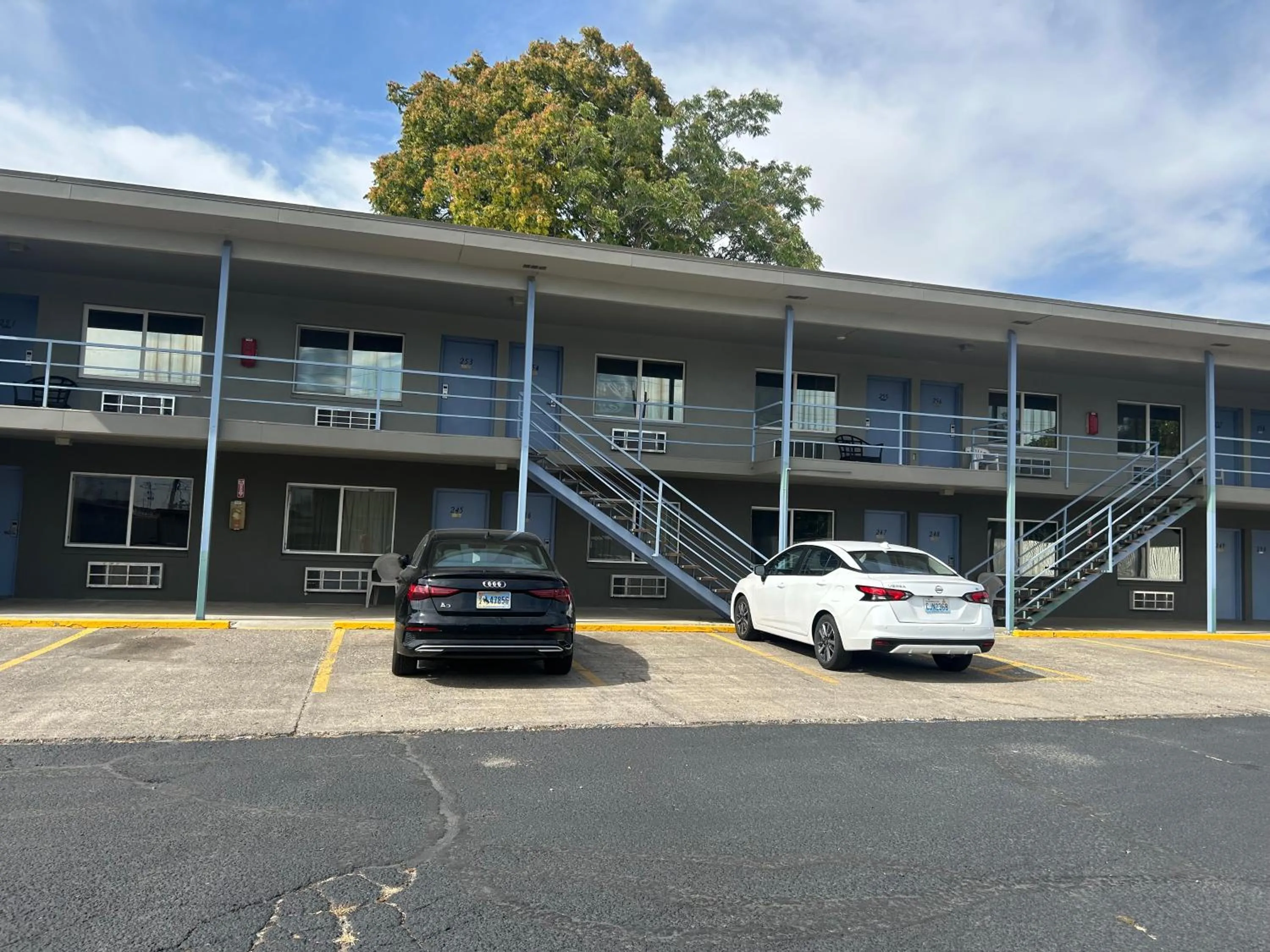 Parking in Capri Motel By Belvilla Walla Walla US 12