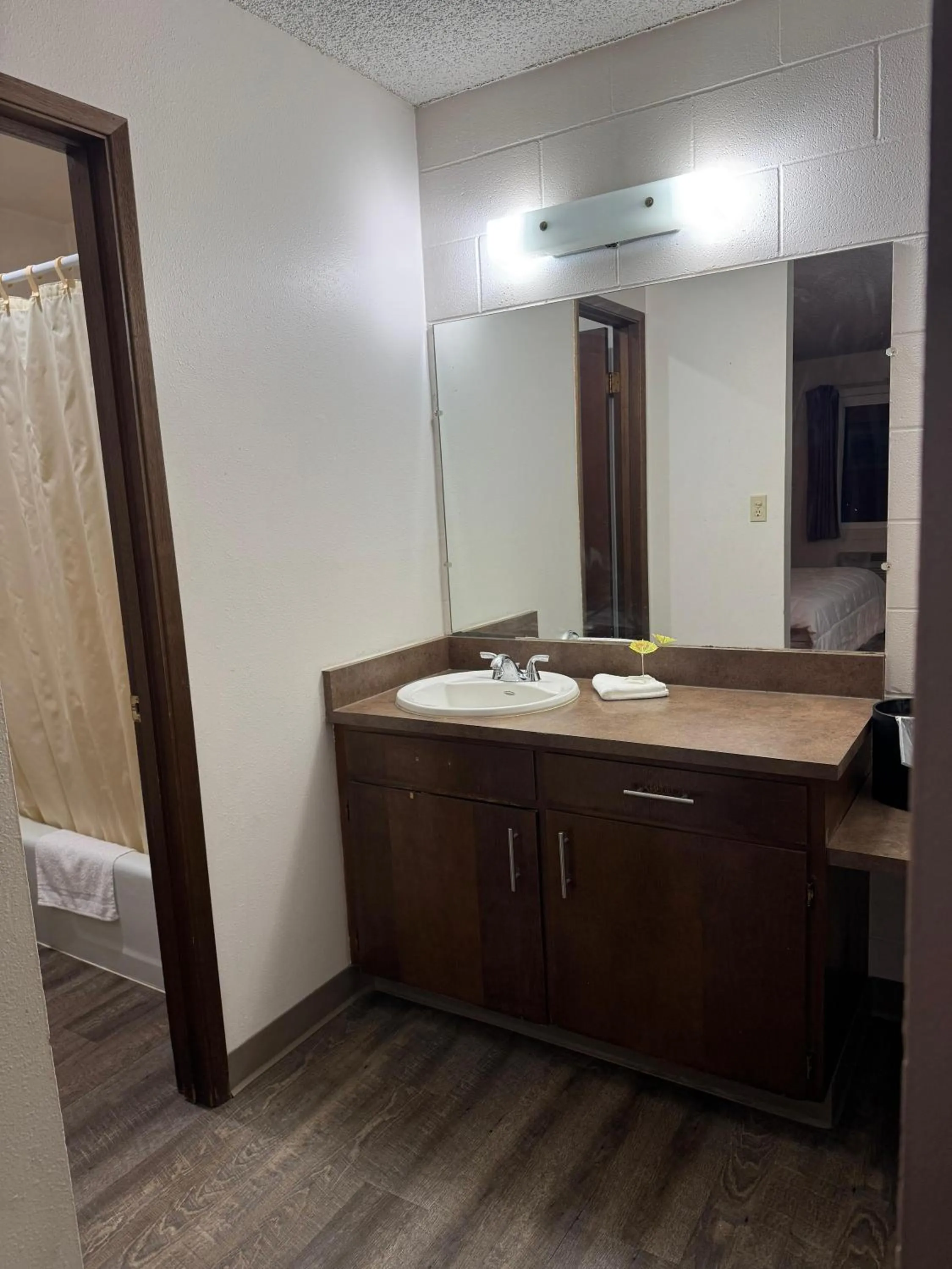 Bathroom in Capri Motel By Belvilla Walla Walla US 12