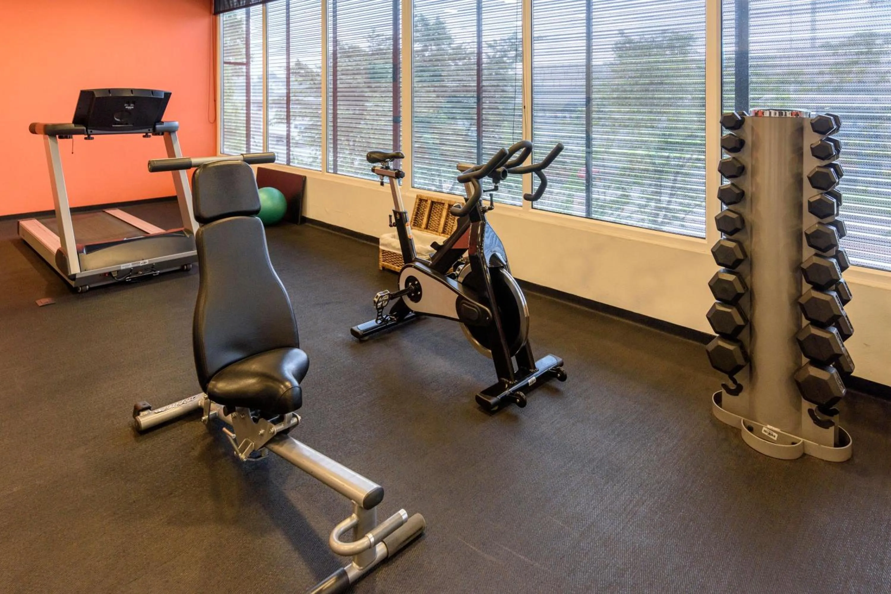 Fitness centre/facilities in City Express Plus by Marriott Bogota Aeropuerto