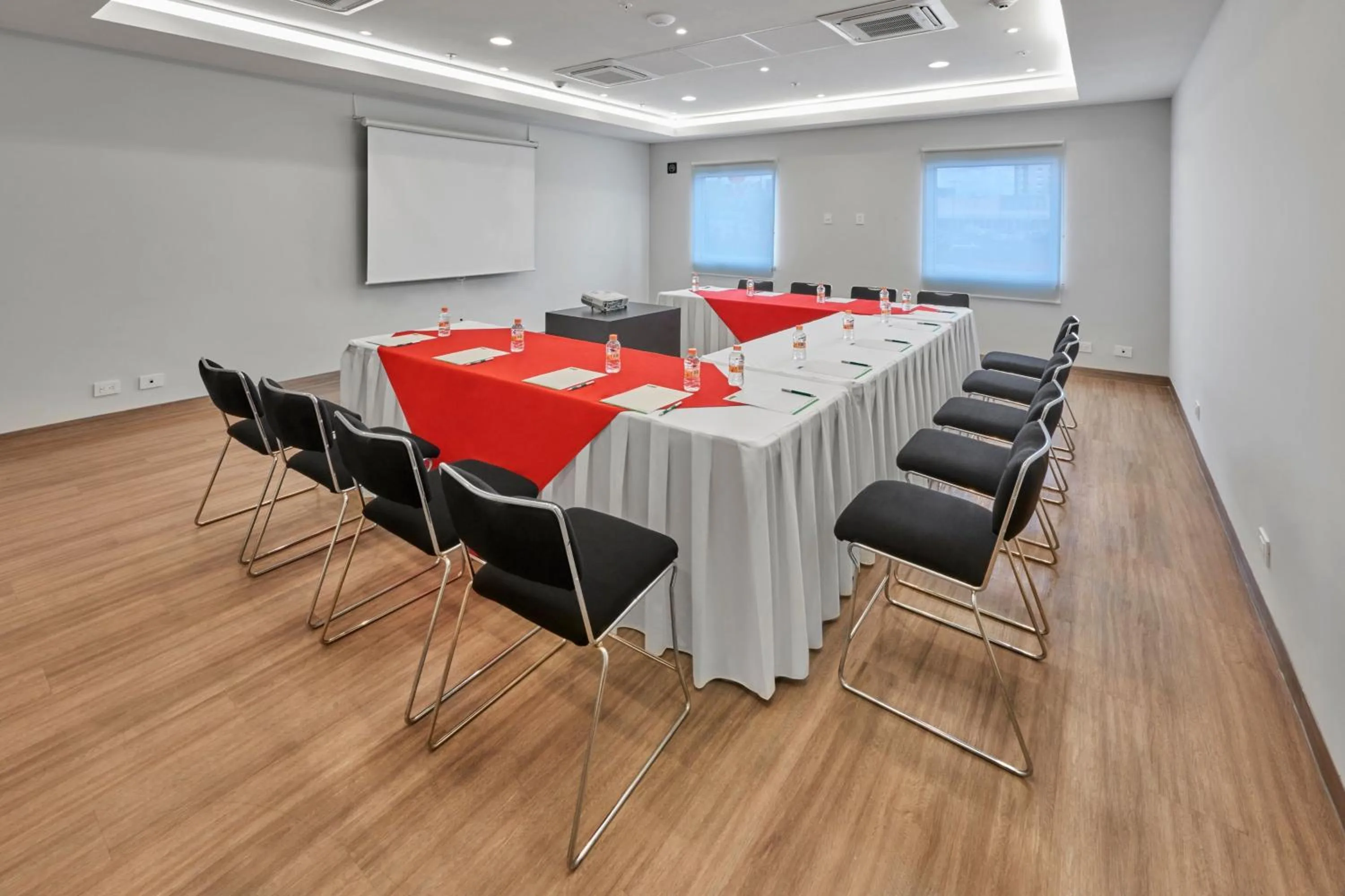 Meeting/conference room in City Express Junior by Marriott Bogota Aeropuerto