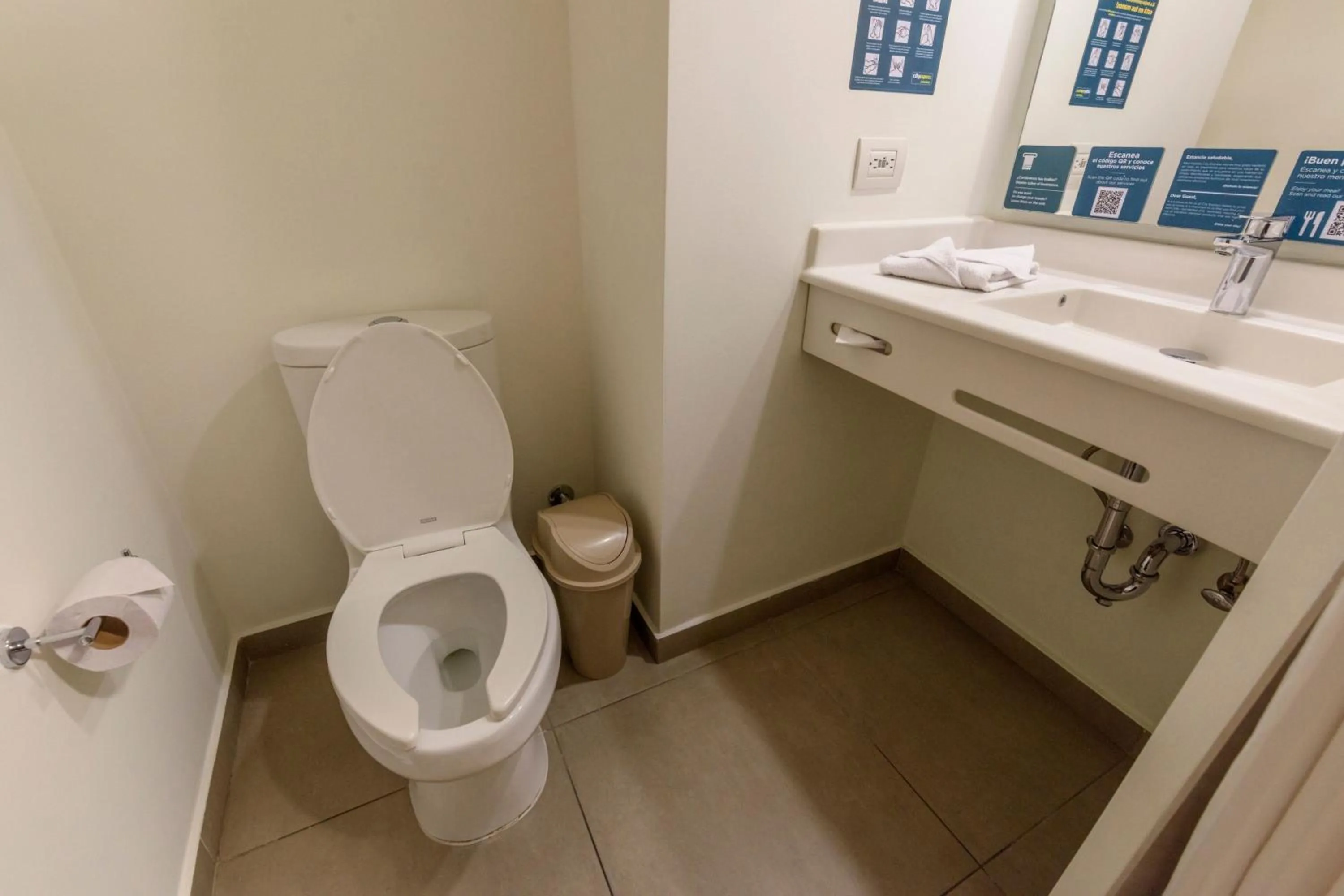 Bathroom in City Express Junior by Marriott Bogota Aeropuerto