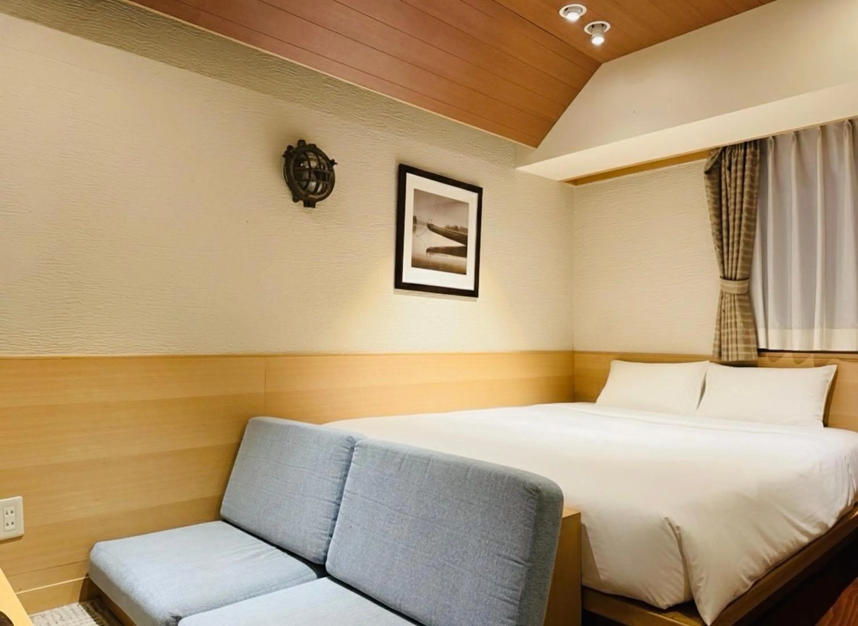 Bed in Nesthotel alt Kawasaki Station