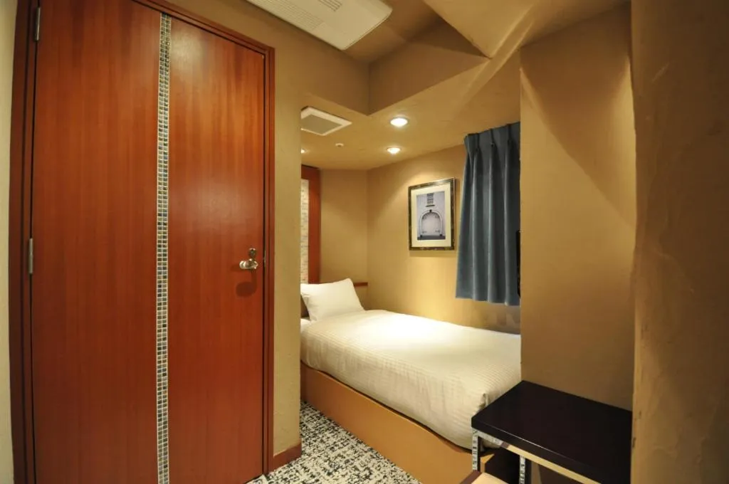 Bed in Nesthotel alt Kawasaki Station