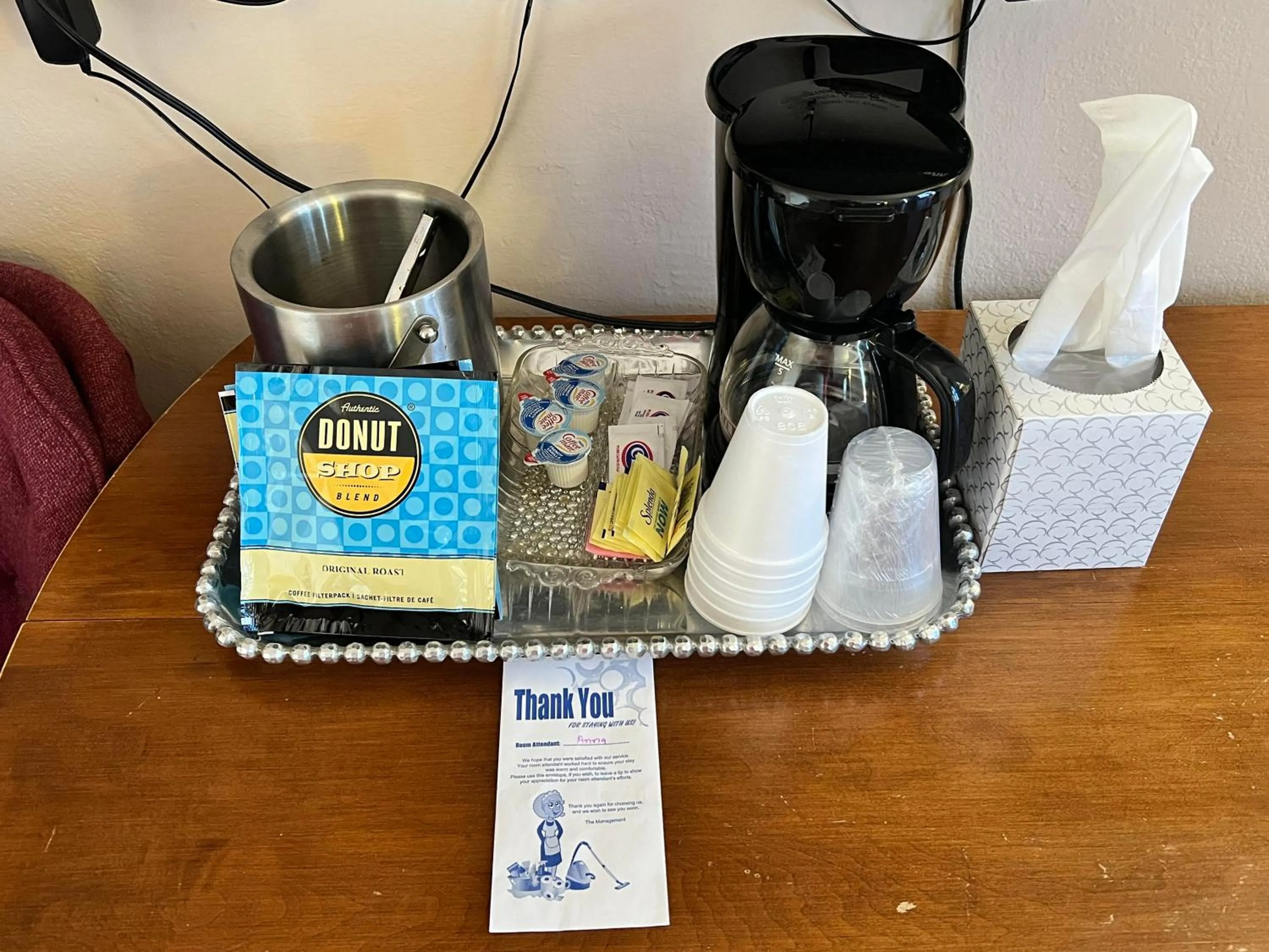 Coffee/tea facilities in Great House Motel