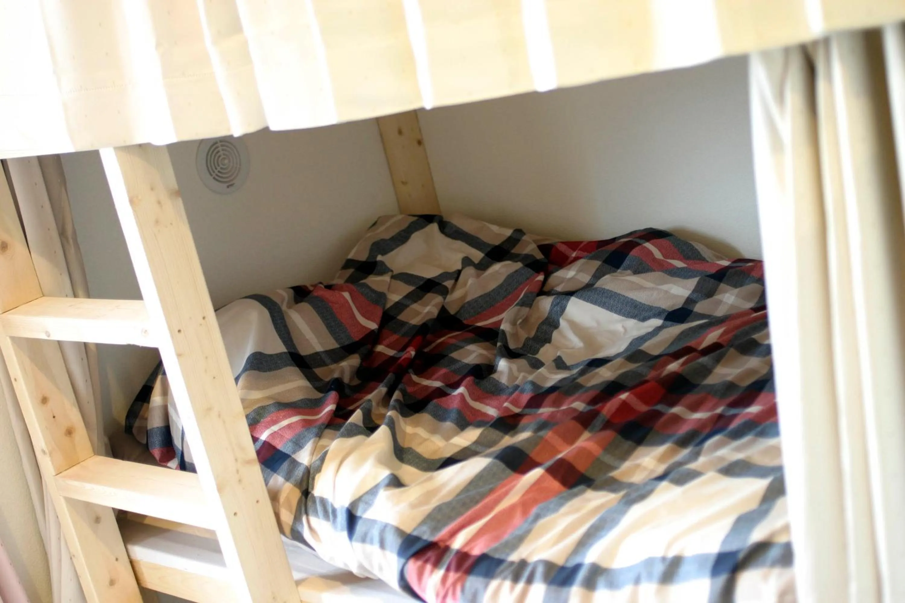 bunk bed, Bed in Guesthouse Sensu