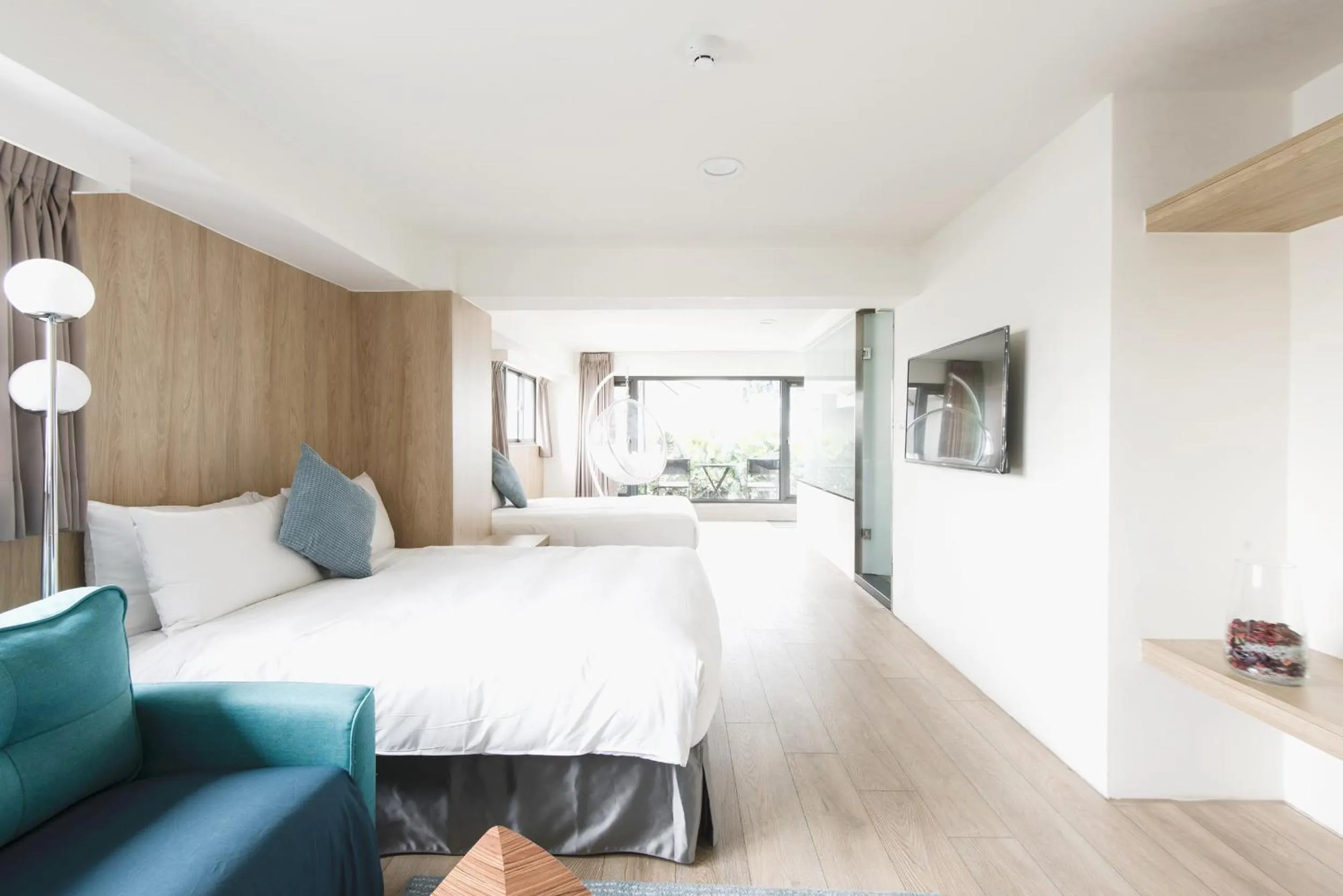 Property building, Bed in Trans Inn