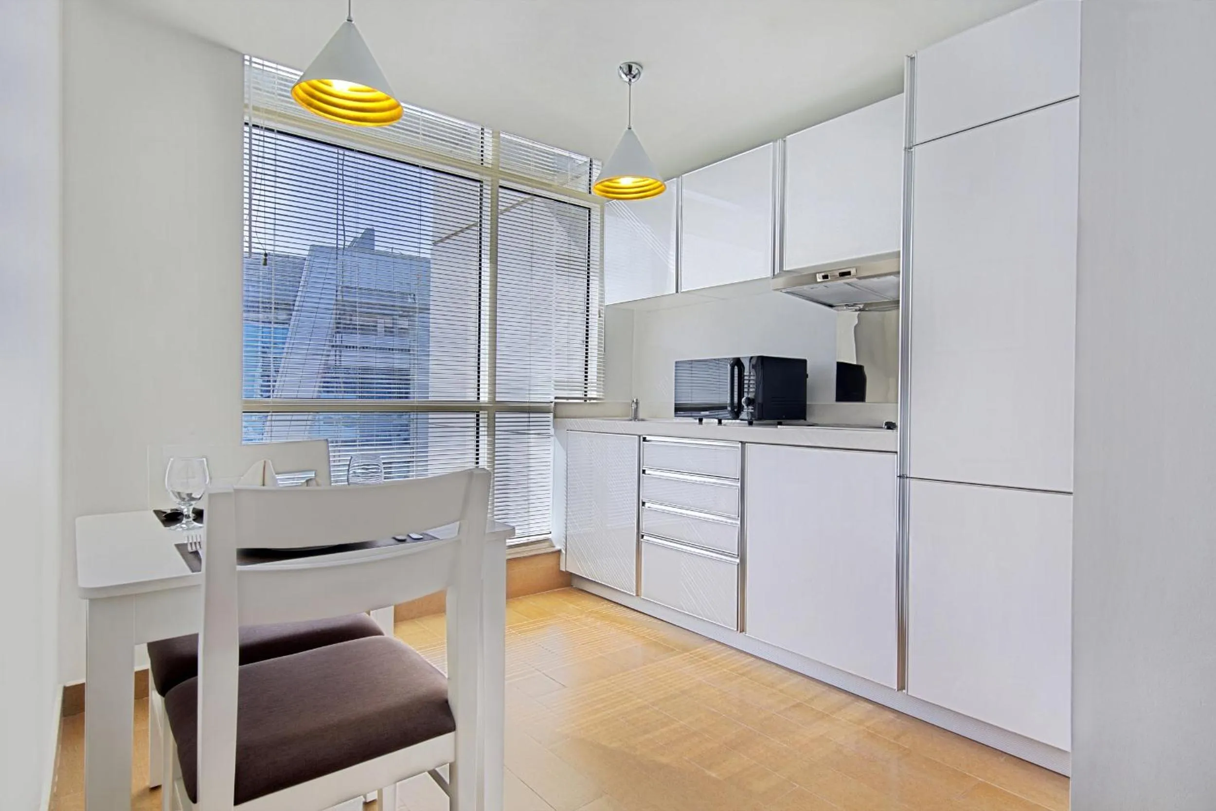 Kitchen or kitchenette in The Curve Hotel