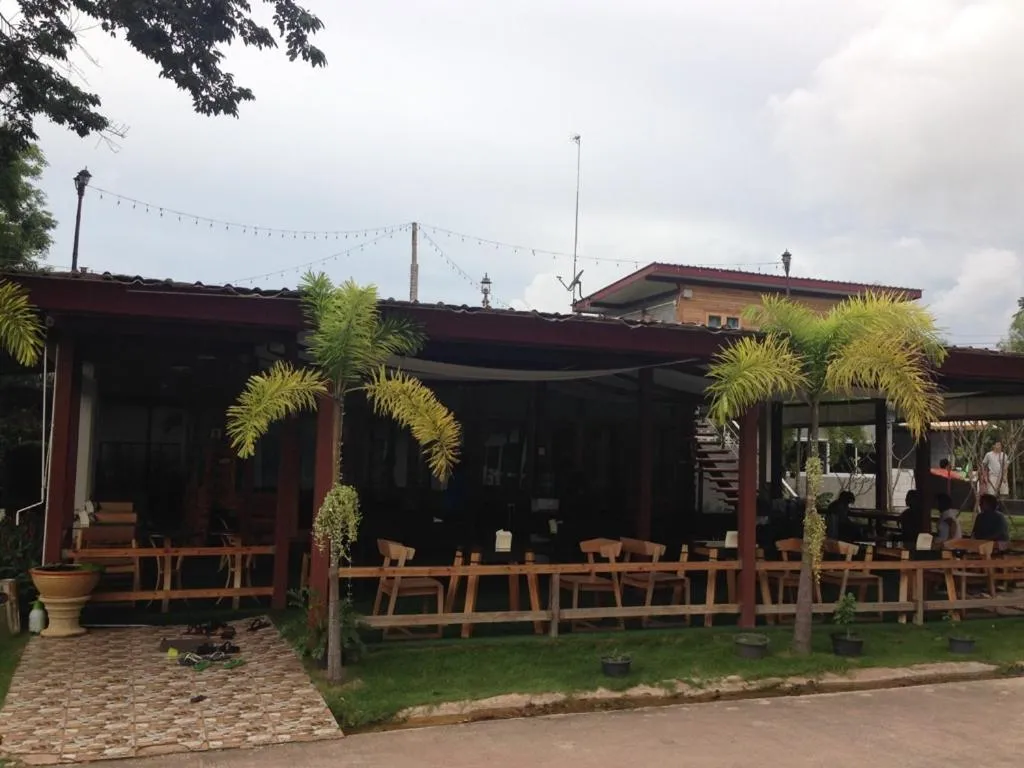 Restaurant/places to eat in Check In and Chill Out