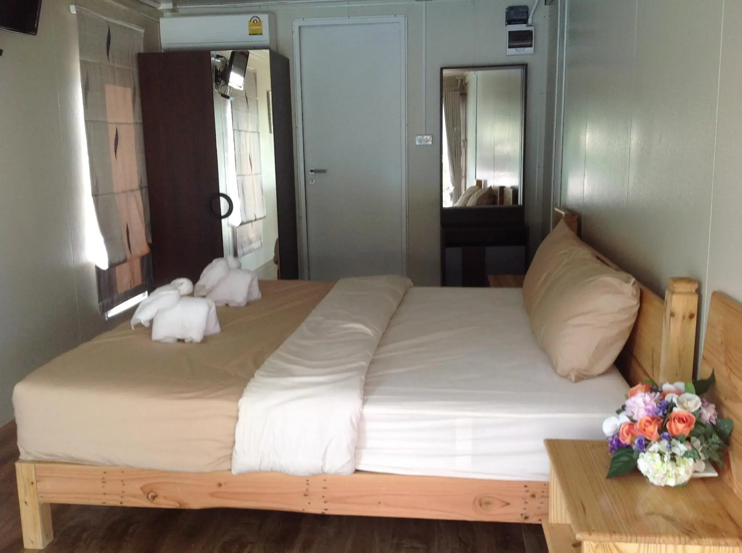 Photo of the whole room, Bed in Check In and Chill Out Photo of the whole room, Bed in Check In and Chill Out